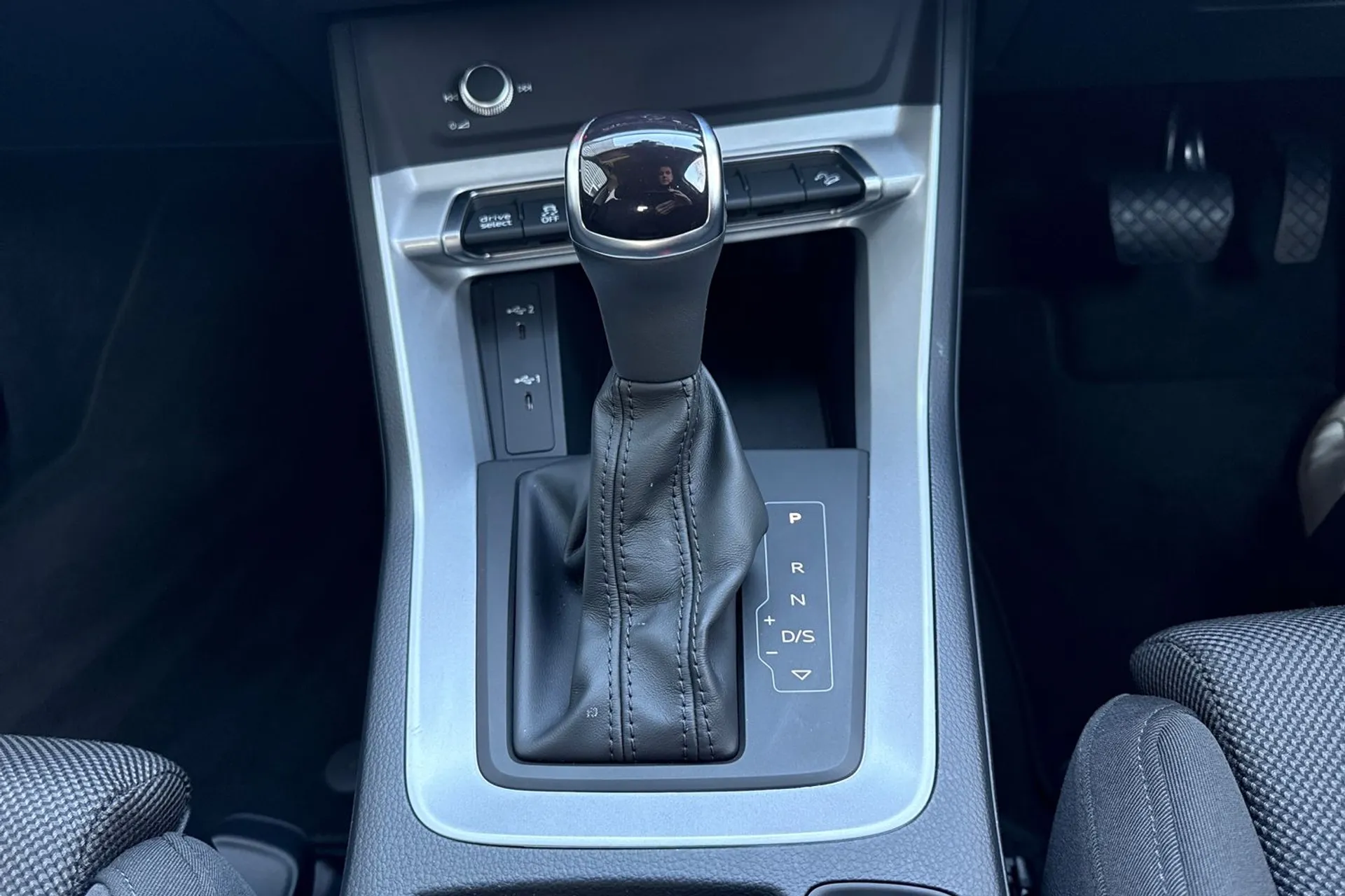 Audi Q3 thumbnail image number 9