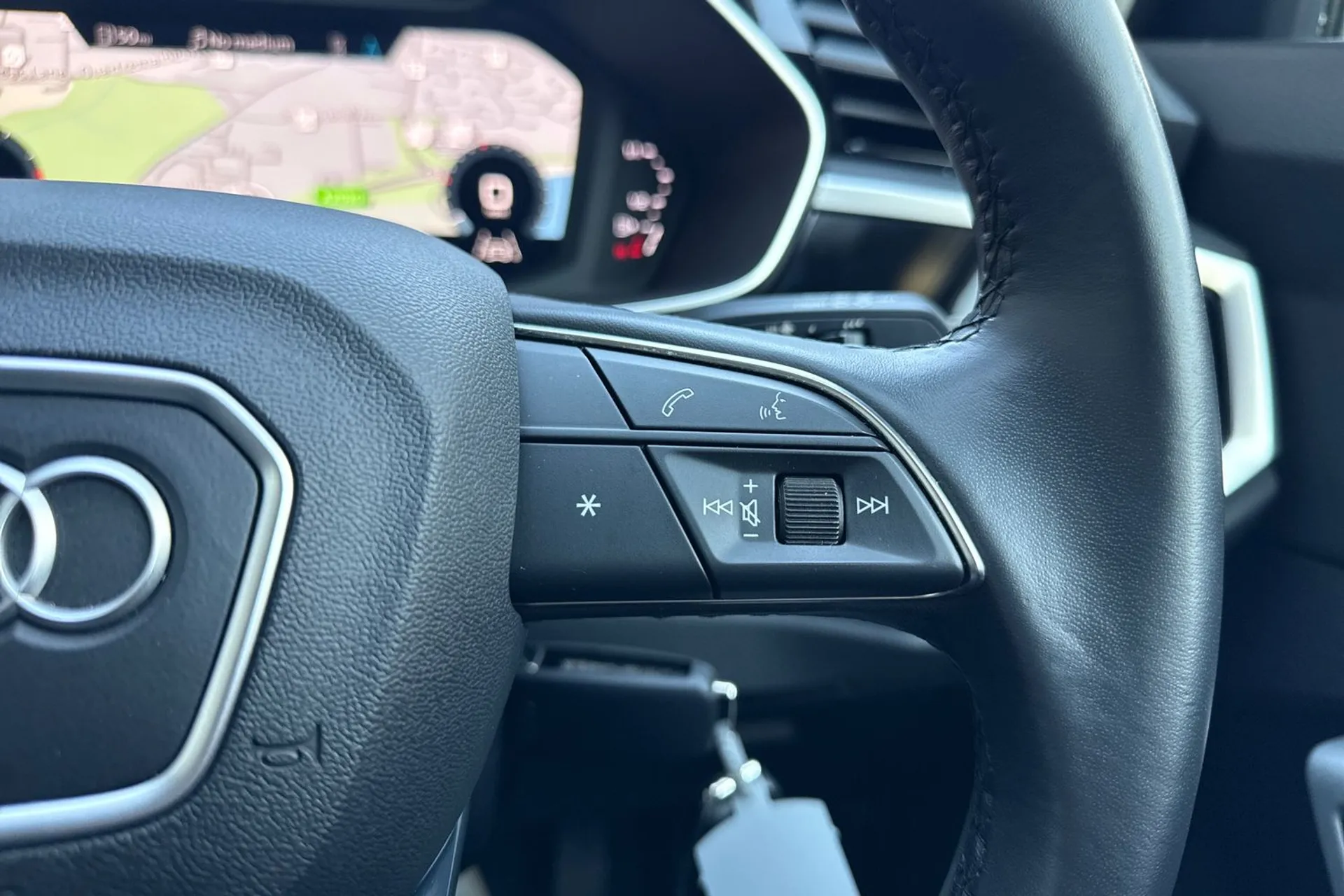 Audi Q3 thumbnail image number 40