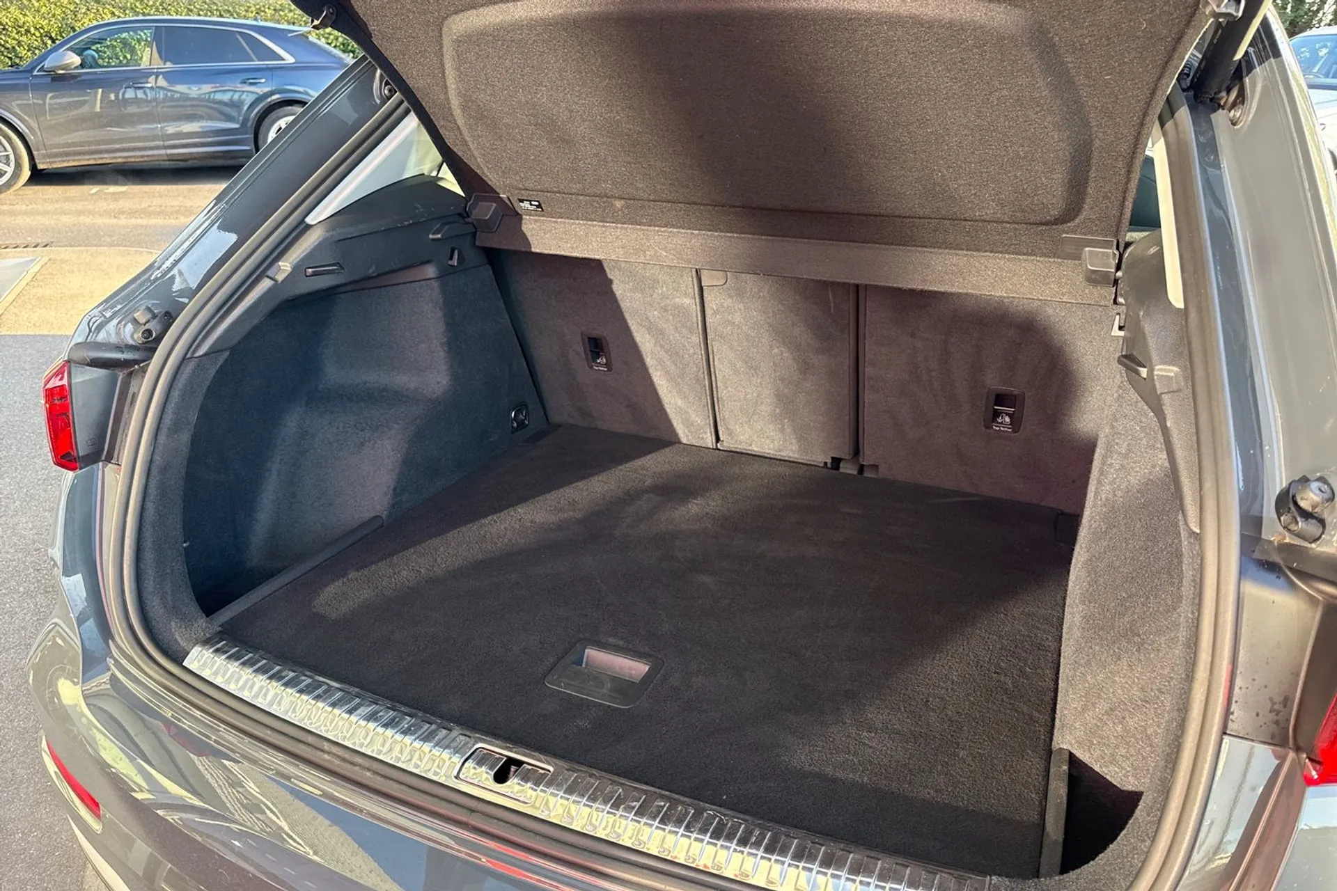 Audi Q3 thumbnail image number 35