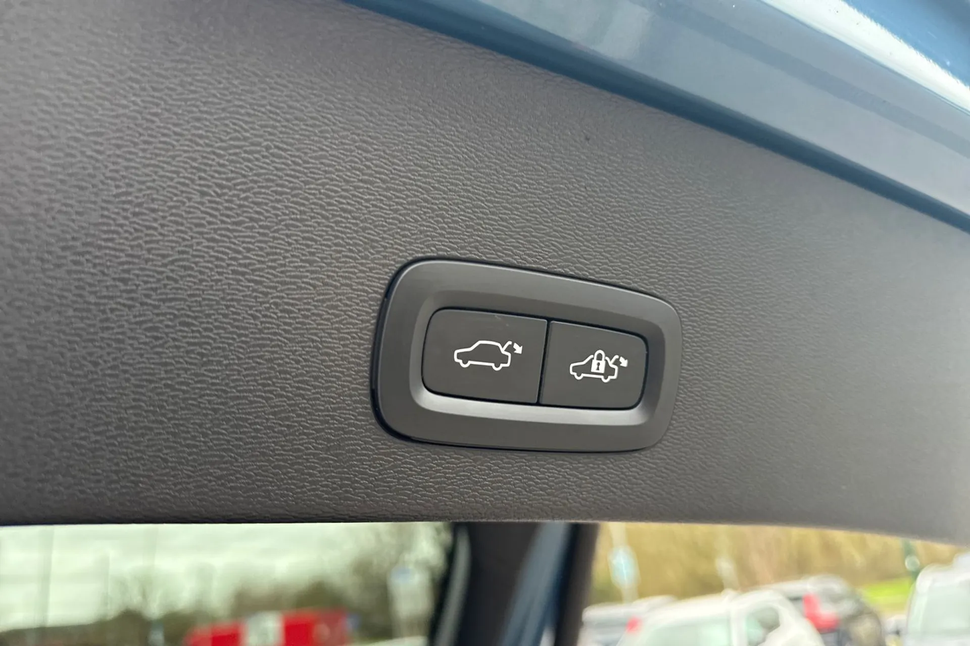 Volvo C40 thumbnail image number 21