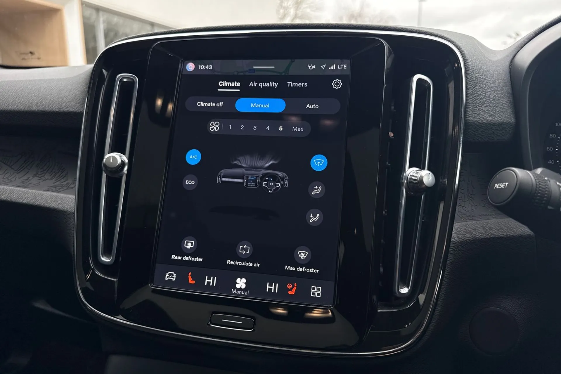 Volvo C40 thumbnail image number 38