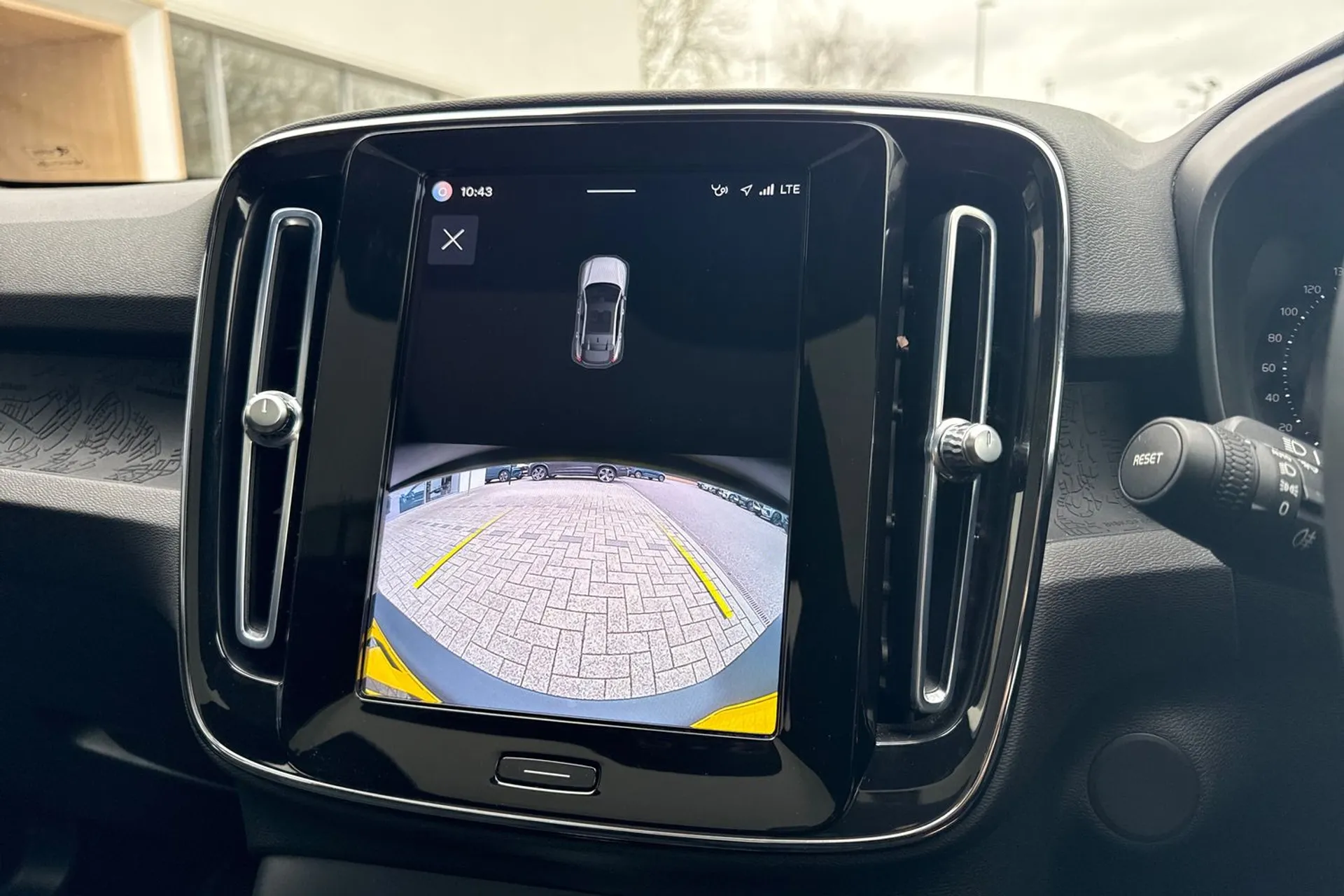 Volvo C40 thumbnail image number 4