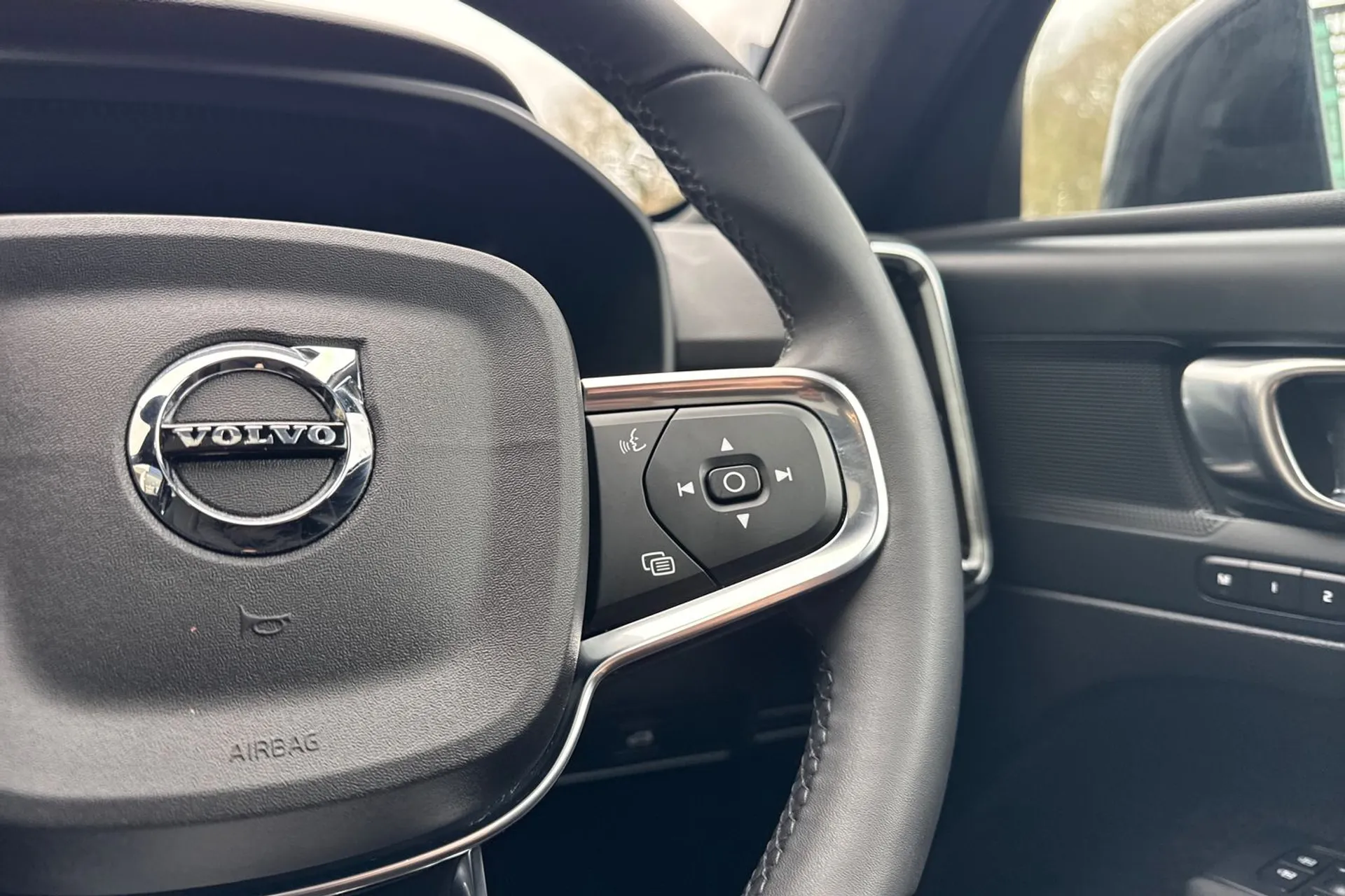 Volvo C40 thumbnail image number 37