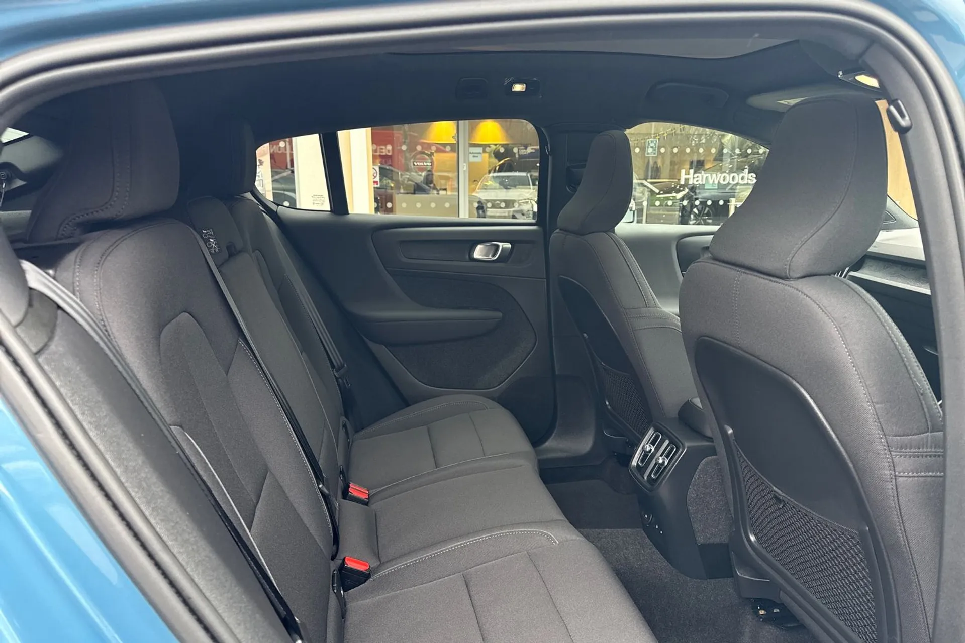 Volvo C40 thumbnail image number 23