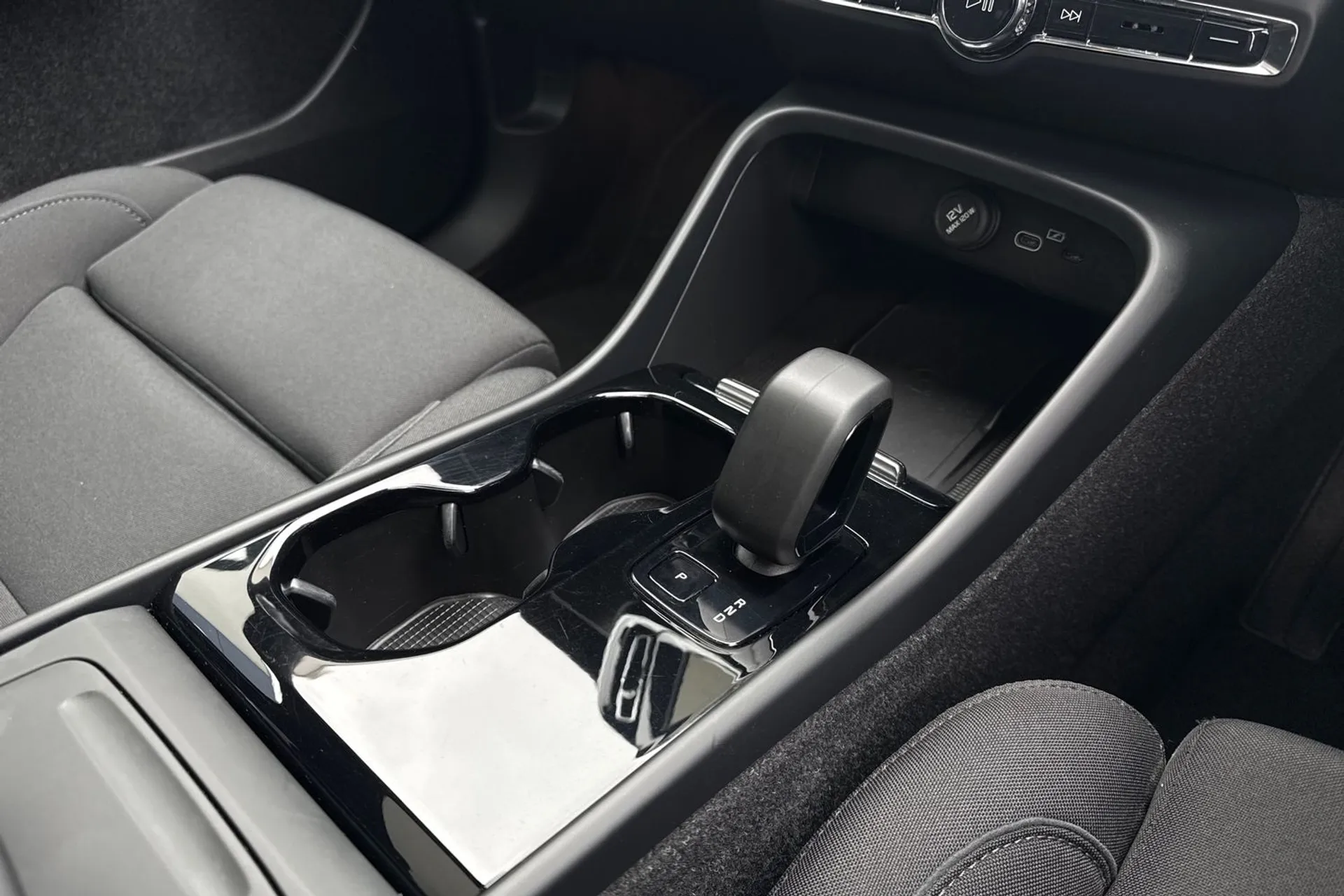 Volvo C40 thumbnail image number 41