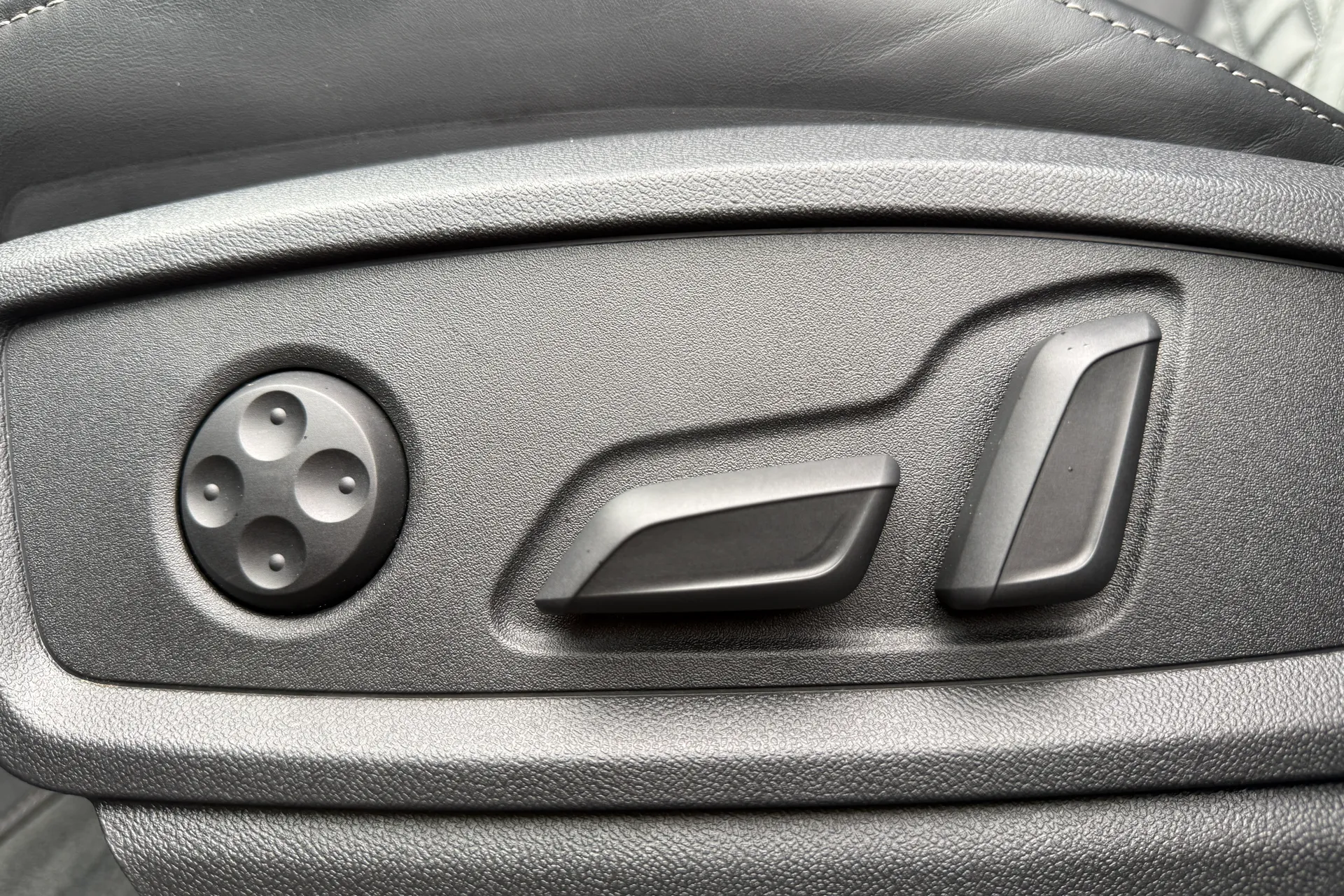 Audi Q5 thumbnail image number 16