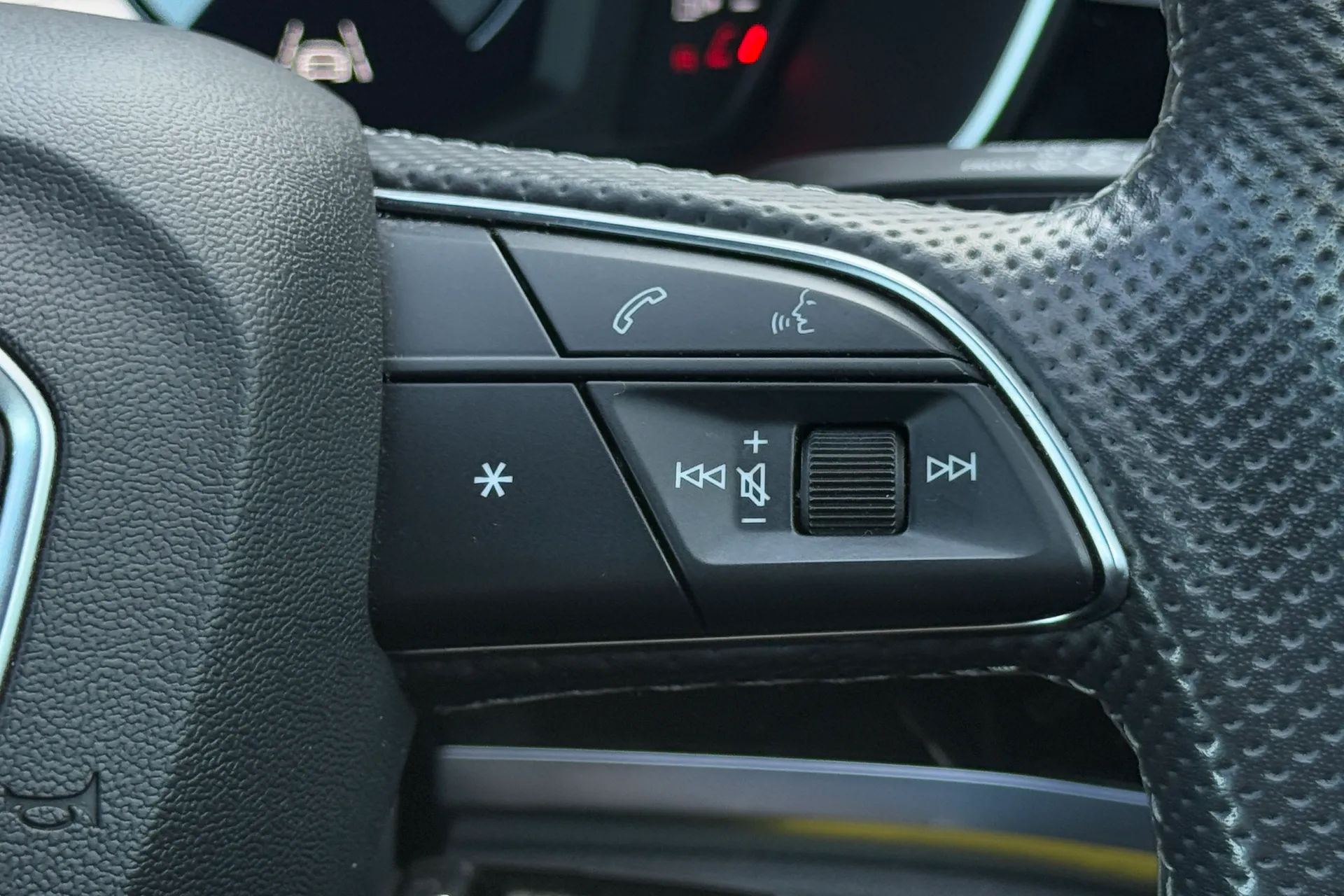 Audi Q3 thumbnail image number 12