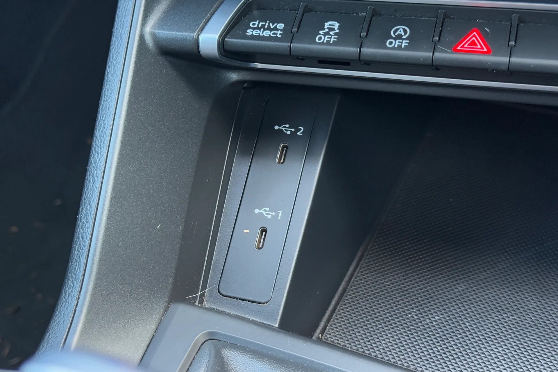 Audi Q3 thumbnail image number 21