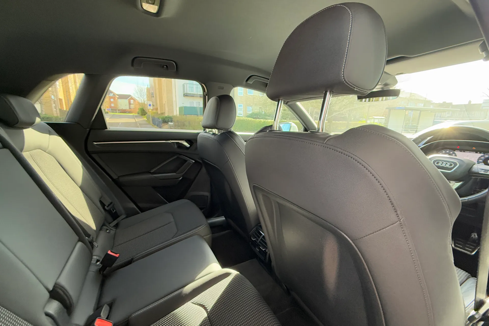 Audi Q3 thumbnail image number 36