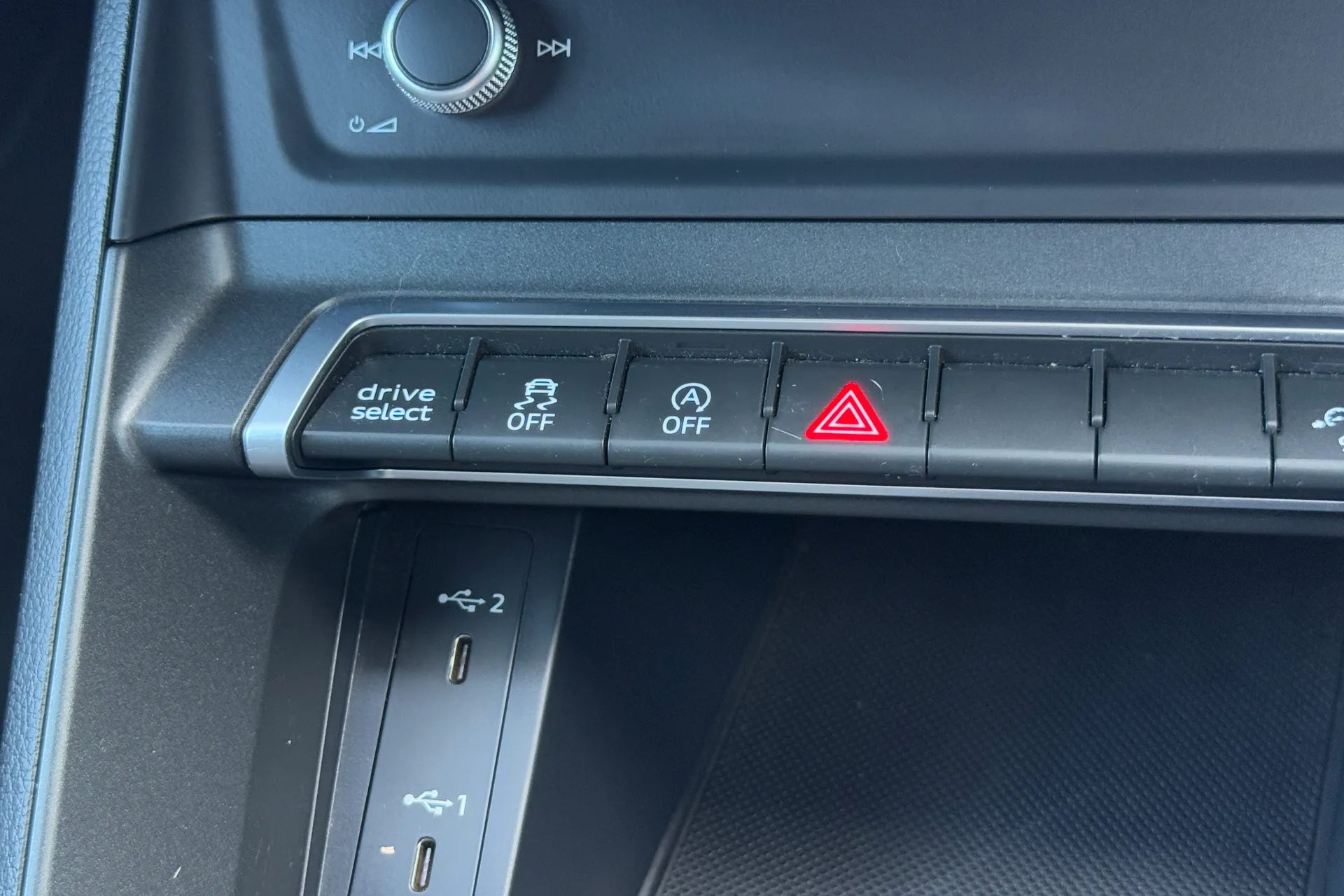 Audi Q3 thumbnail image number 22