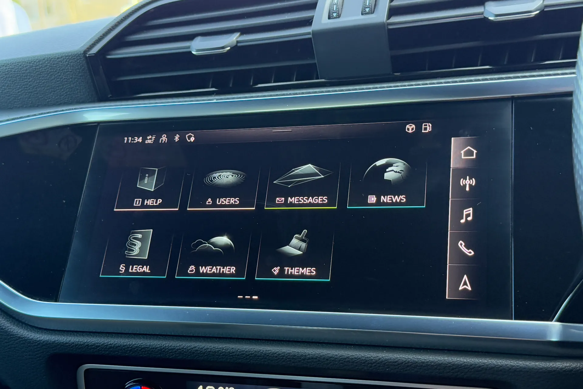 Audi Q3 thumbnail image number 19