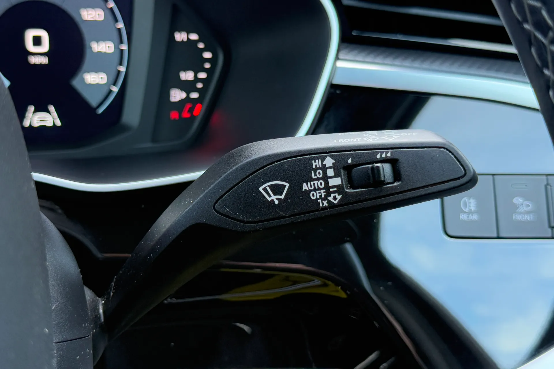 Audi Q3 thumbnail image number 16