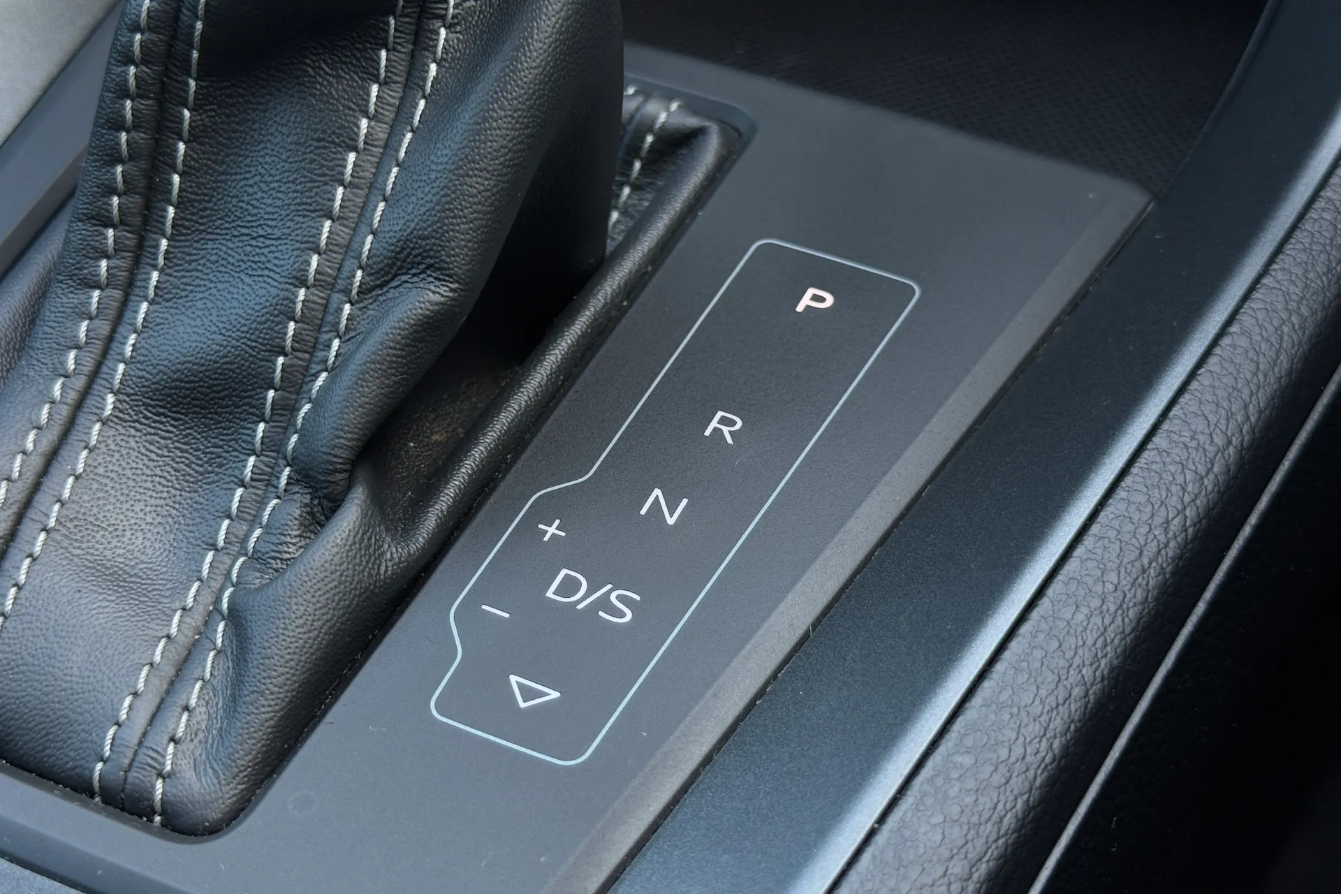 Audi Q3 thumbnail image number 24