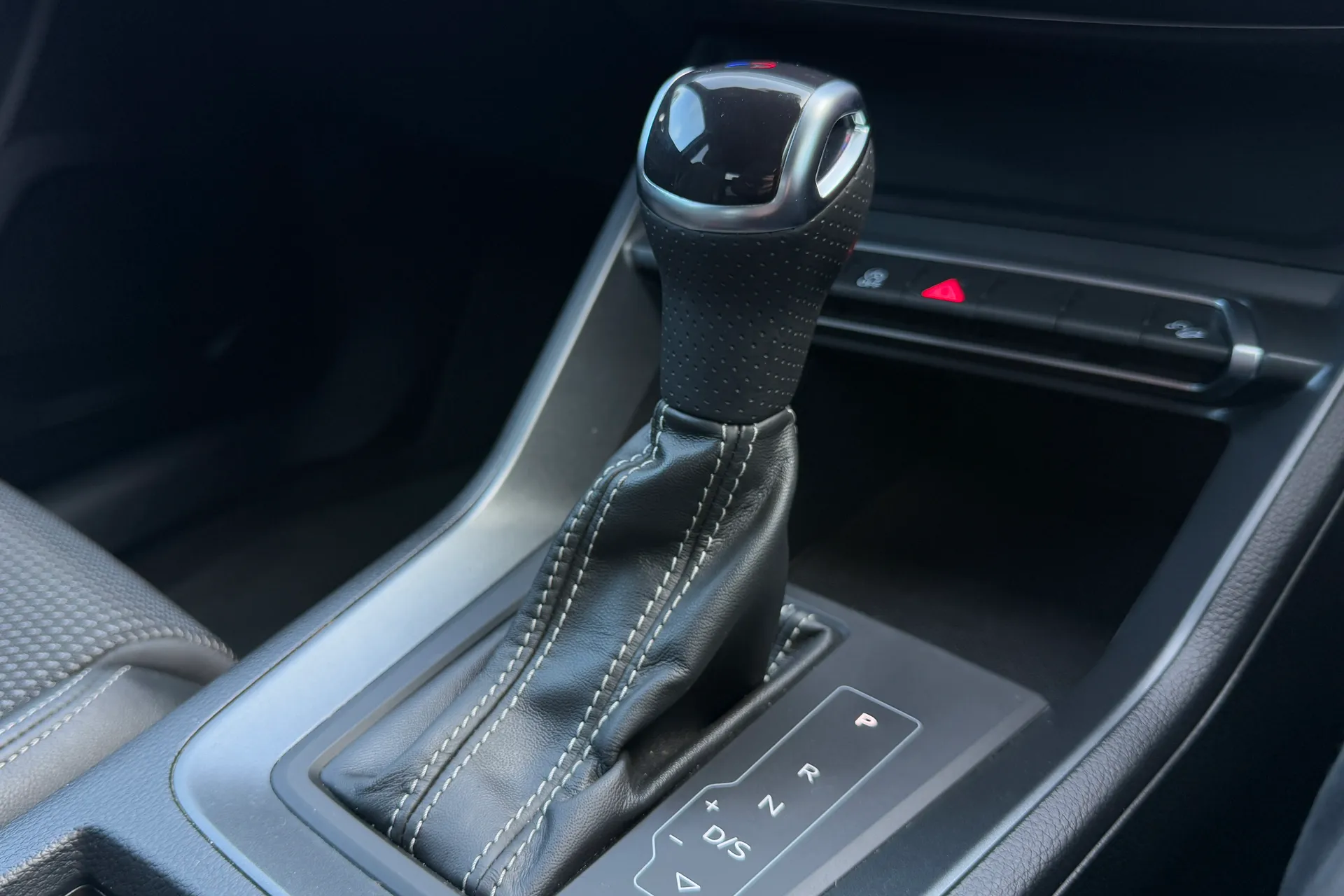 Audi Q3 thumbnail image number 25