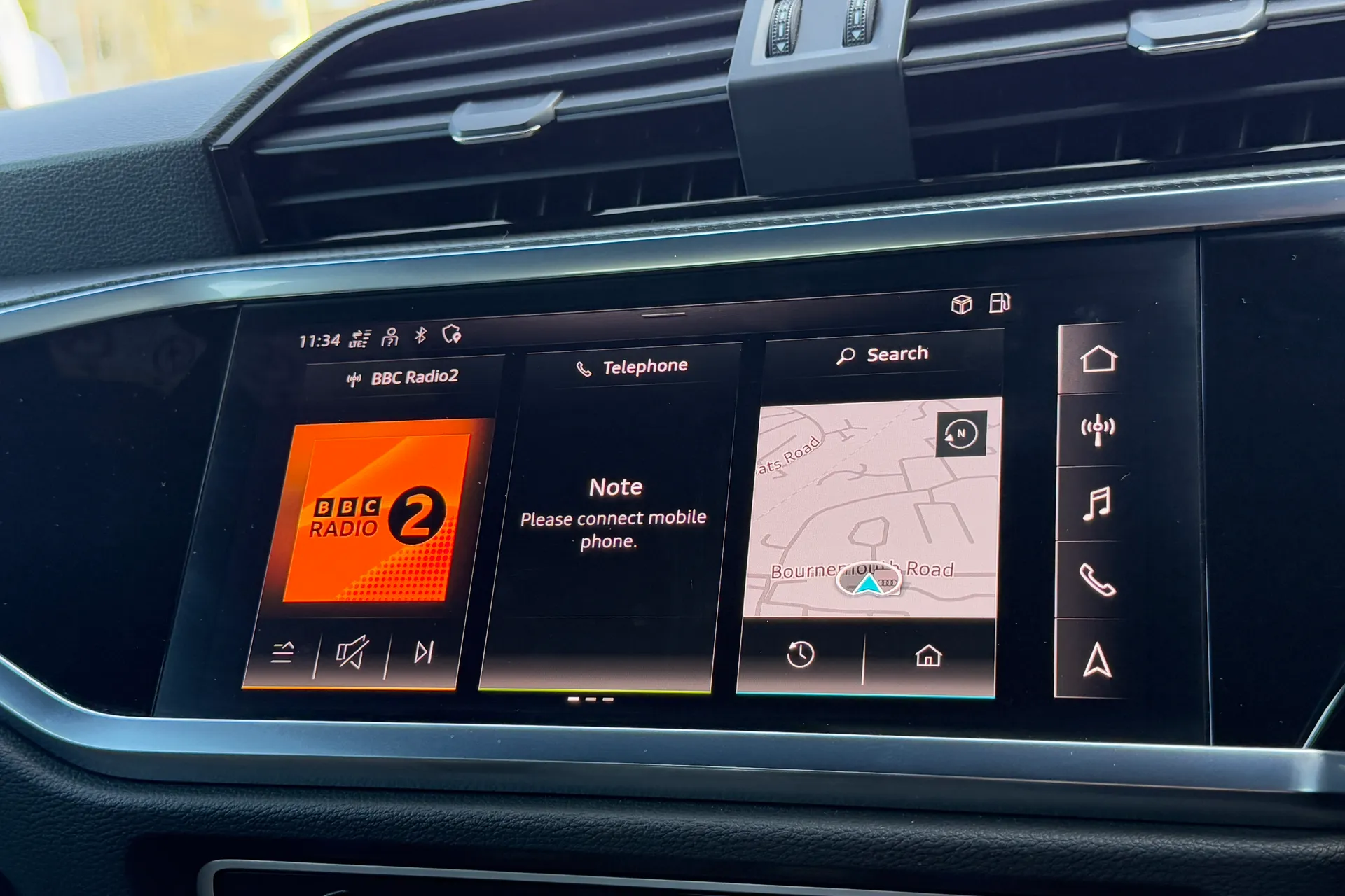 Audi Q3 thumbnail image number 18