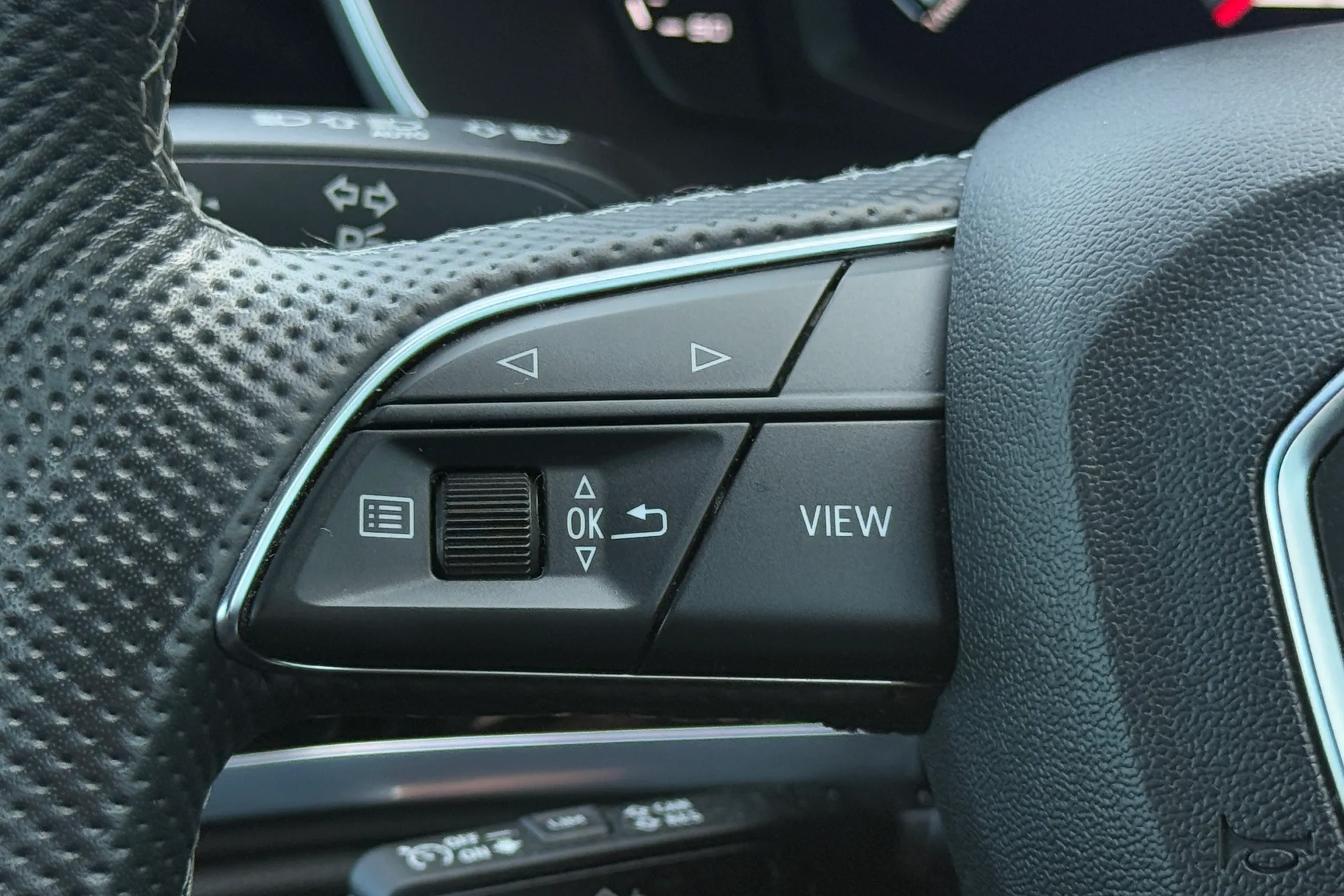 Audi Q3 thumbnail image number 13