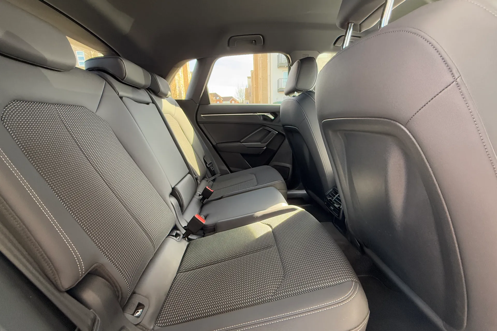 Audi Q3 thumbnail image number 35