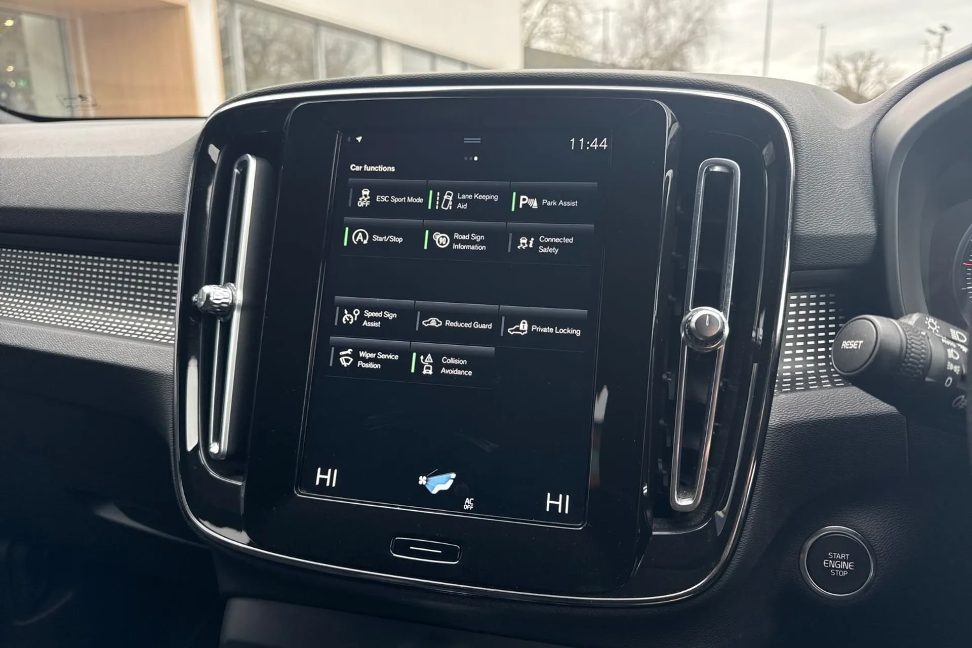 Volvo XC40 thumbnail image number 40