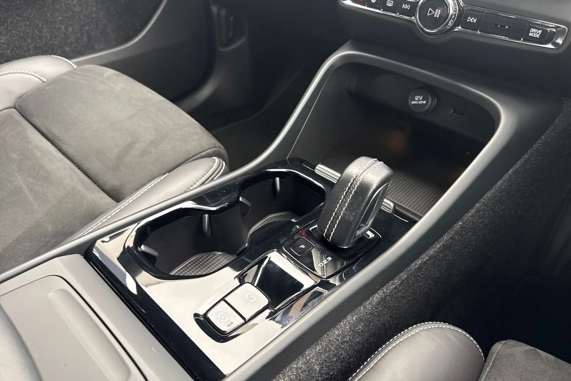 Volvo XC40 thumbnail image number 42