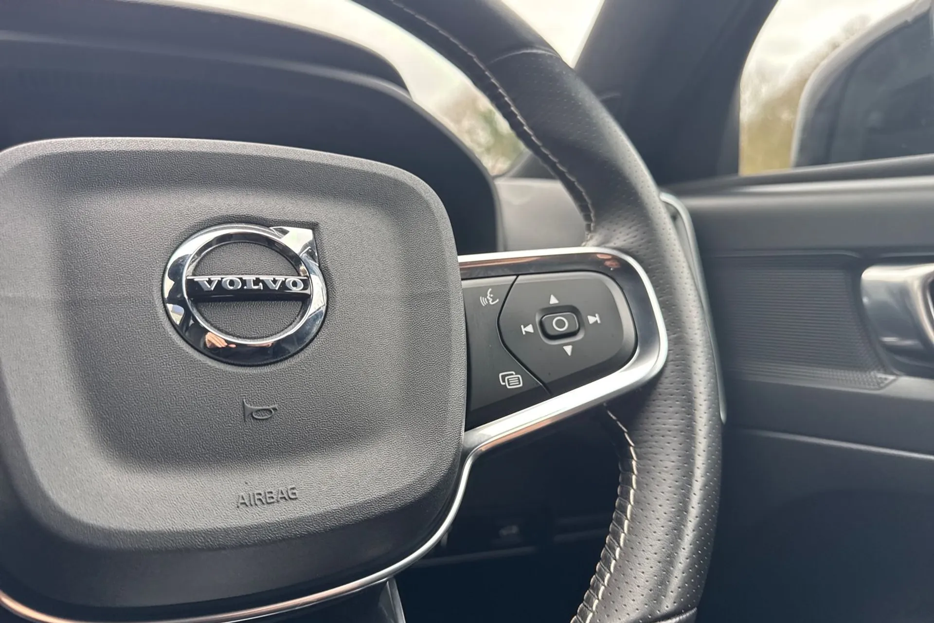 Volvo XC40 thumbnail image number 37