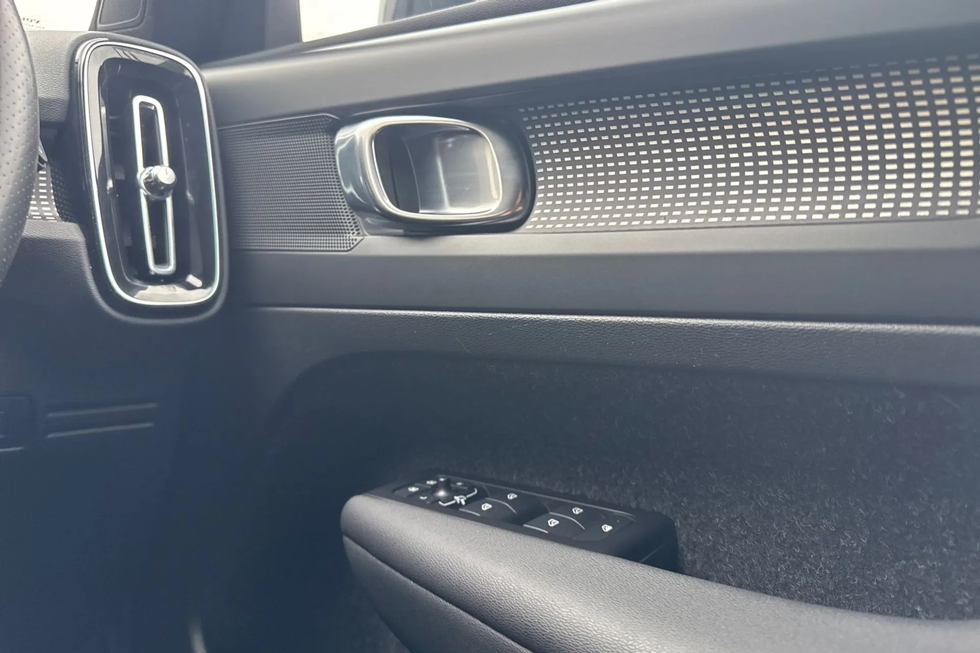 Volvo XC40 thumbnail image number 41