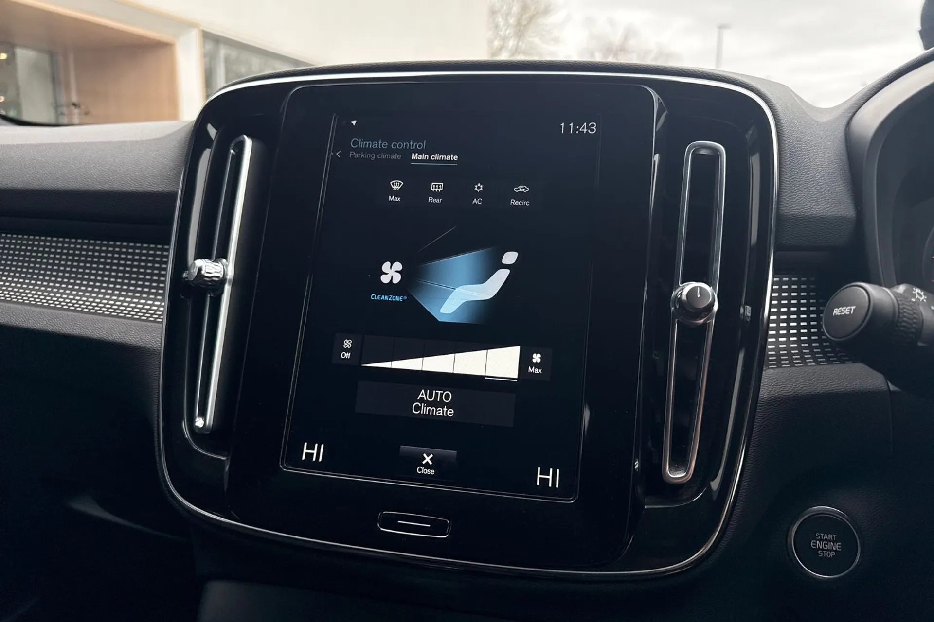 Volvo XC40 thumbnail image number 38