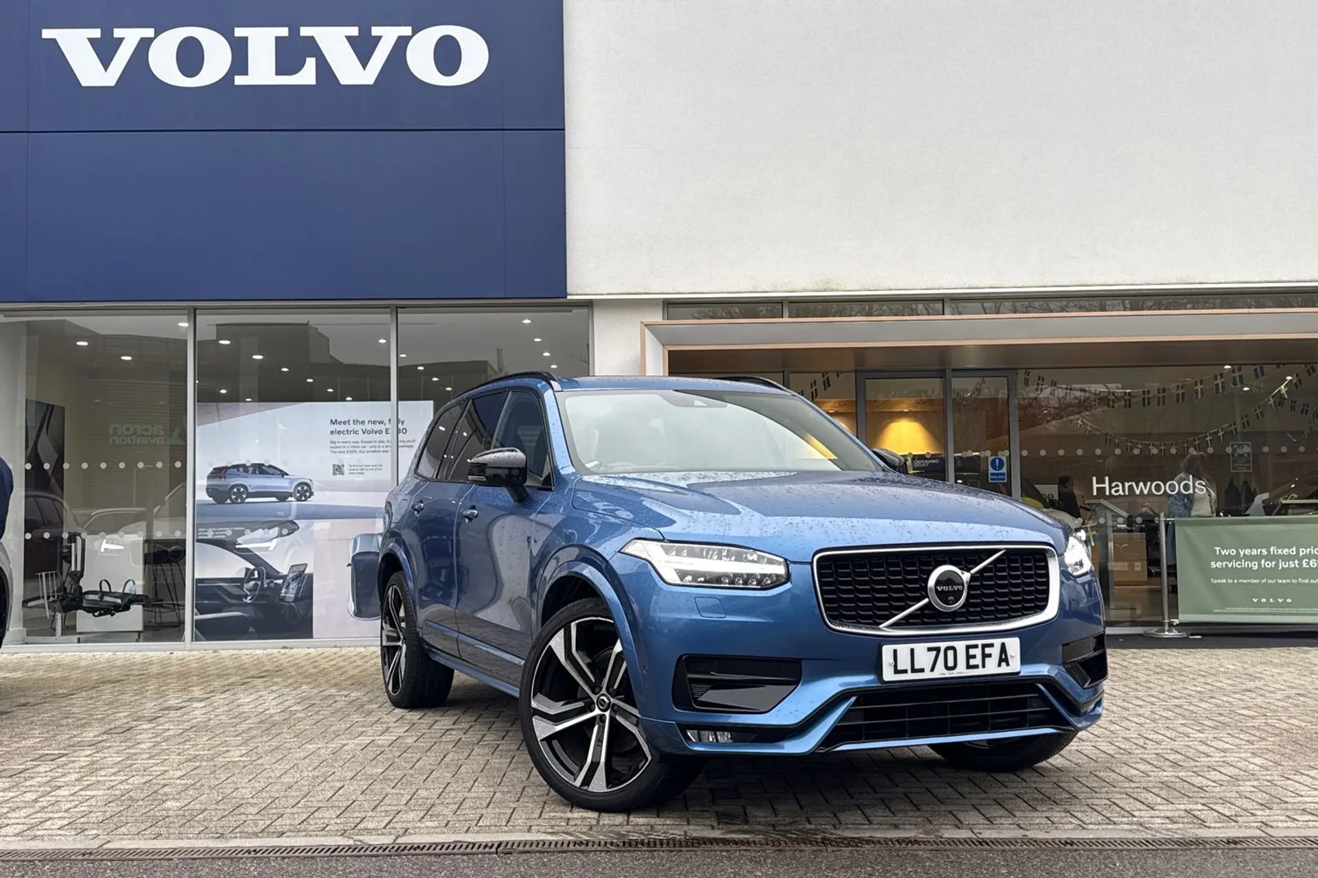 Volvo XC90 focused image