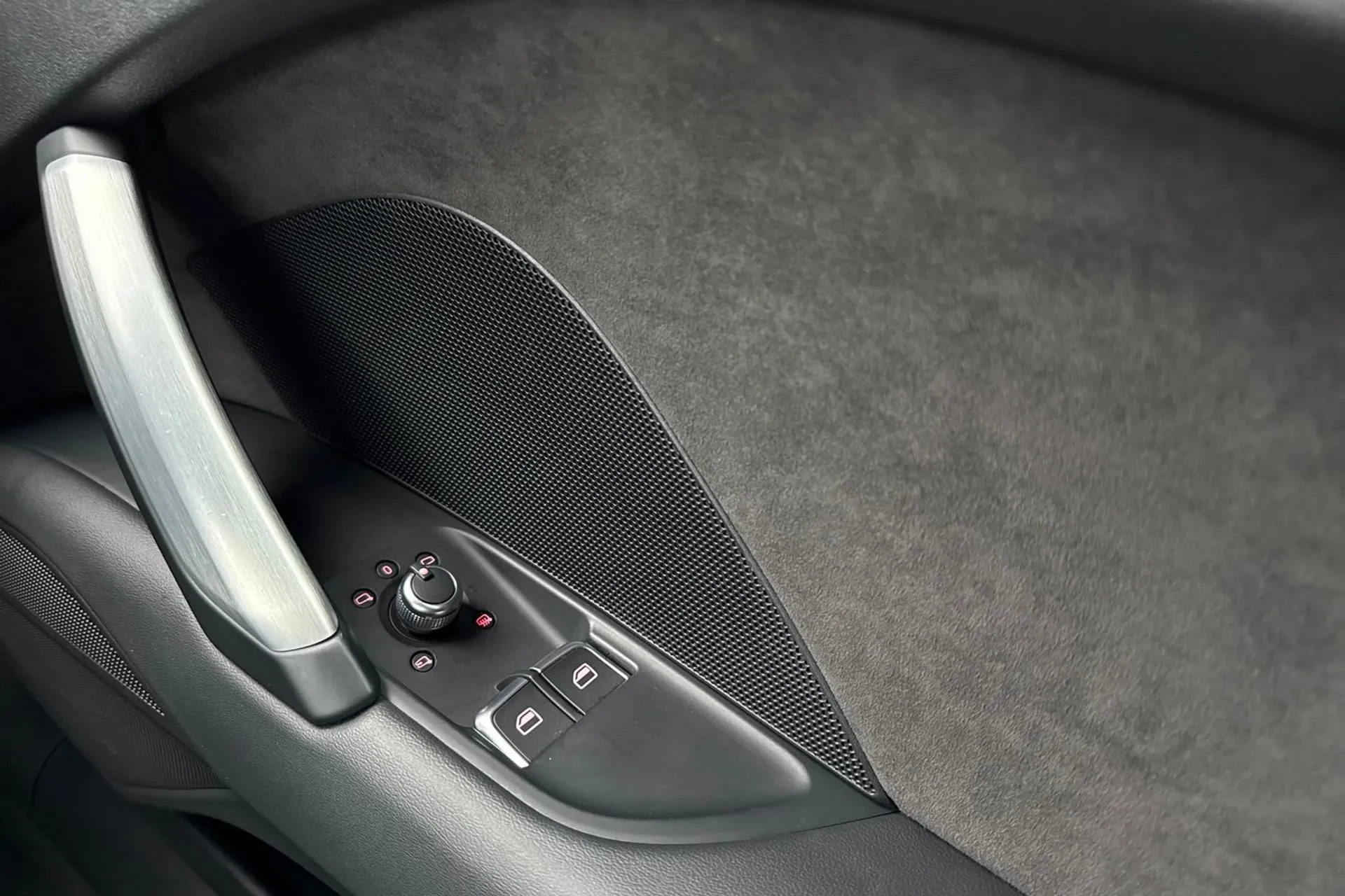 Audi TT thumbnail image number 34