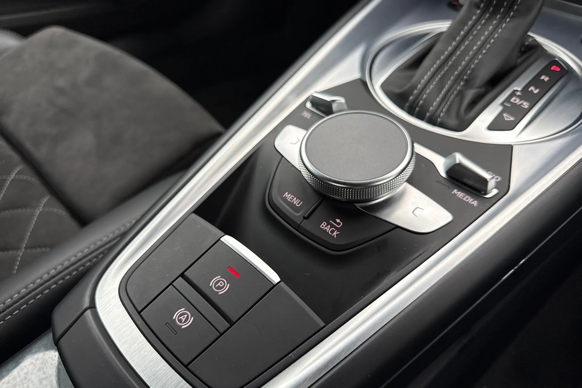 Audi TT thumbnail image number 23