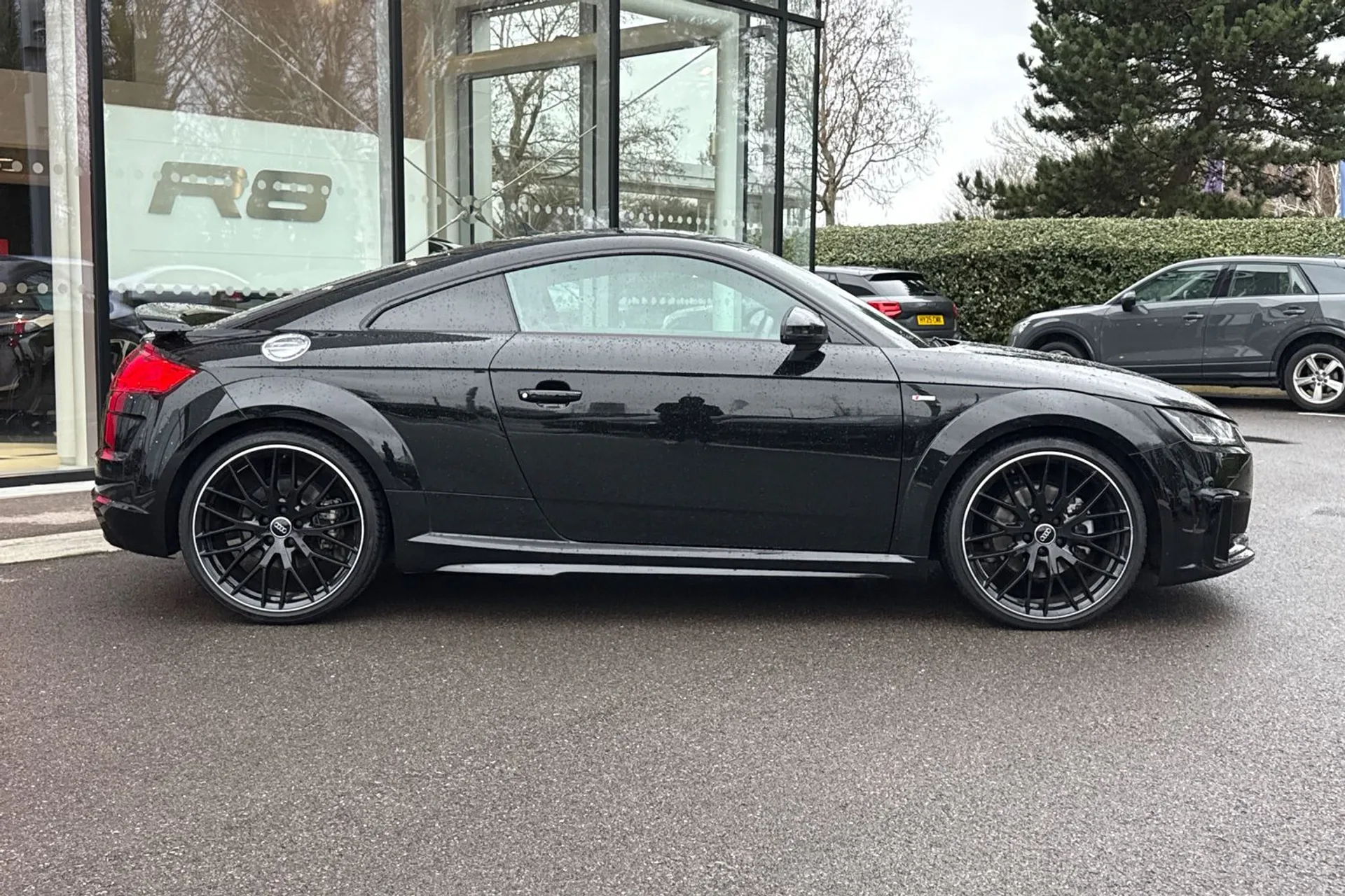 Audi TT thumbnail image number 2