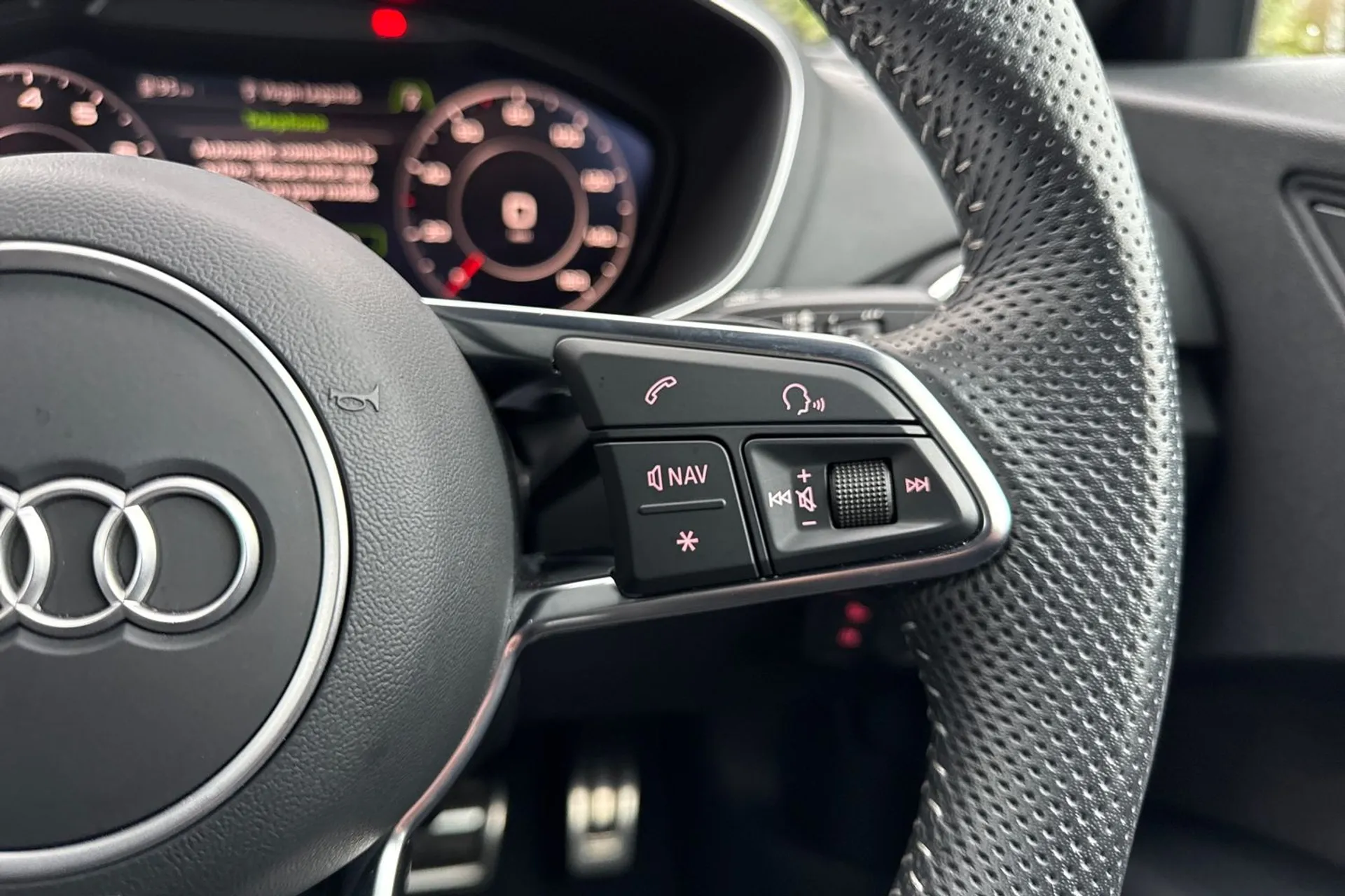 Audi TT thumbnail image number 37