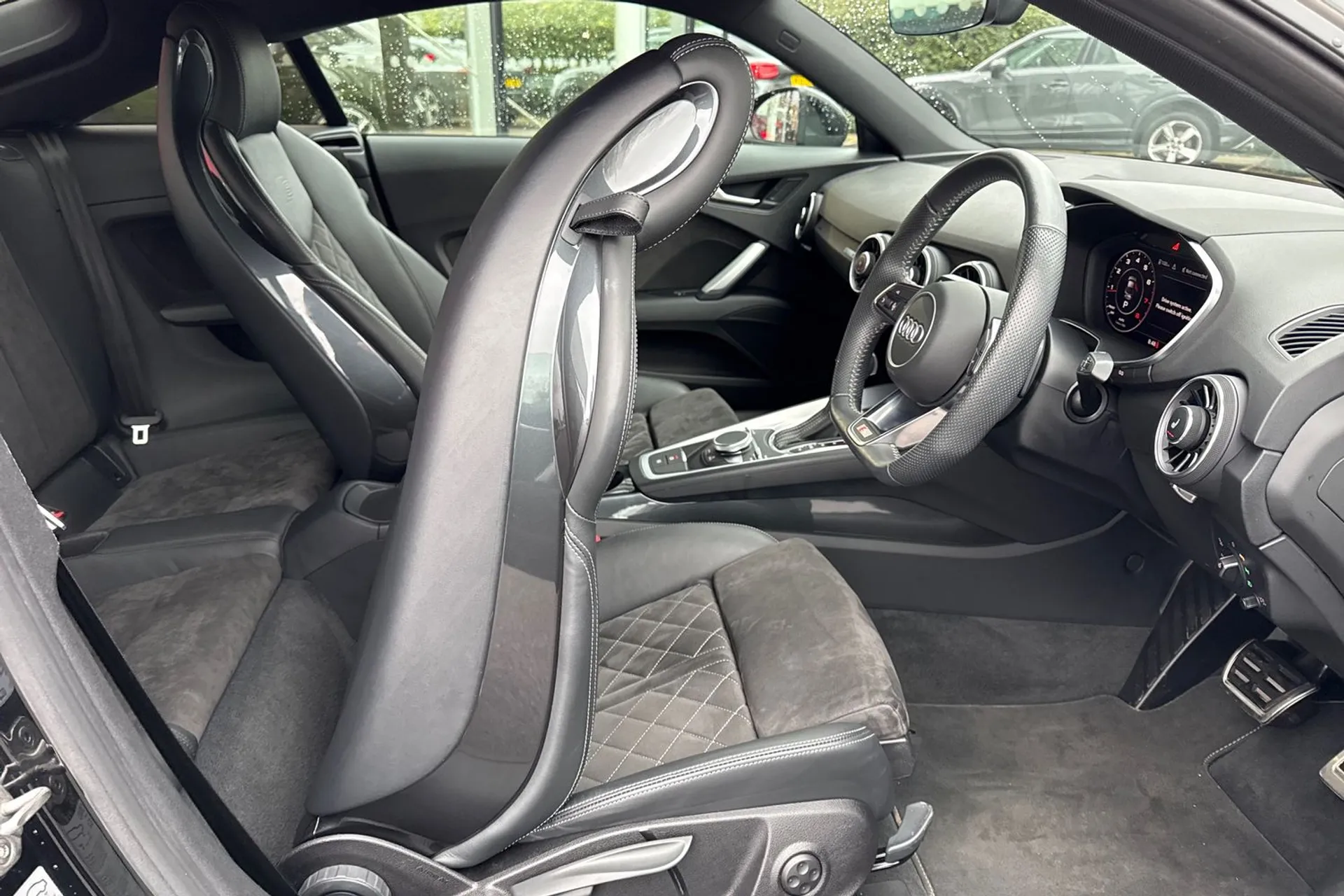 Audi TT thumbnail image number 40