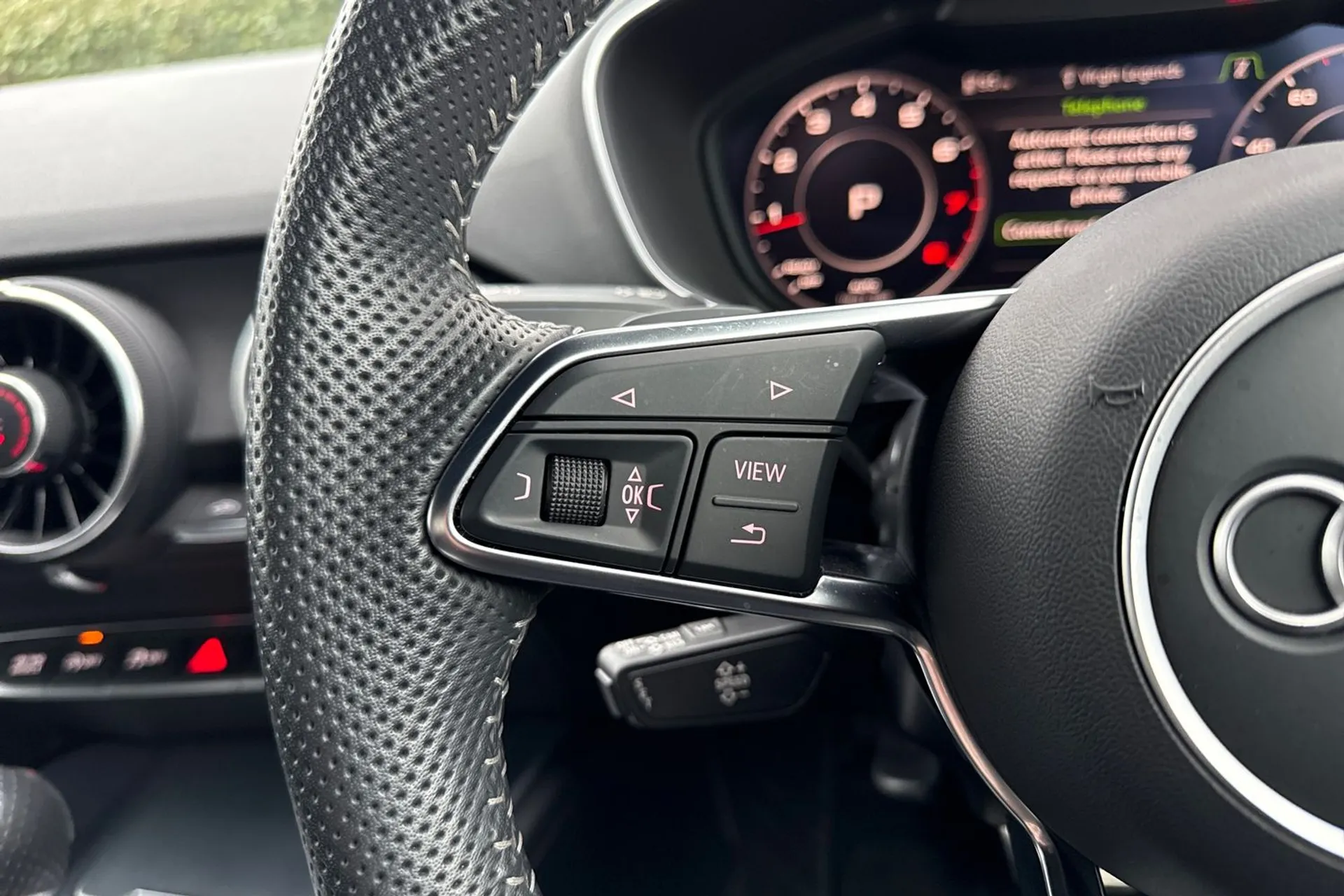 Audi TT thumbnail image number 36