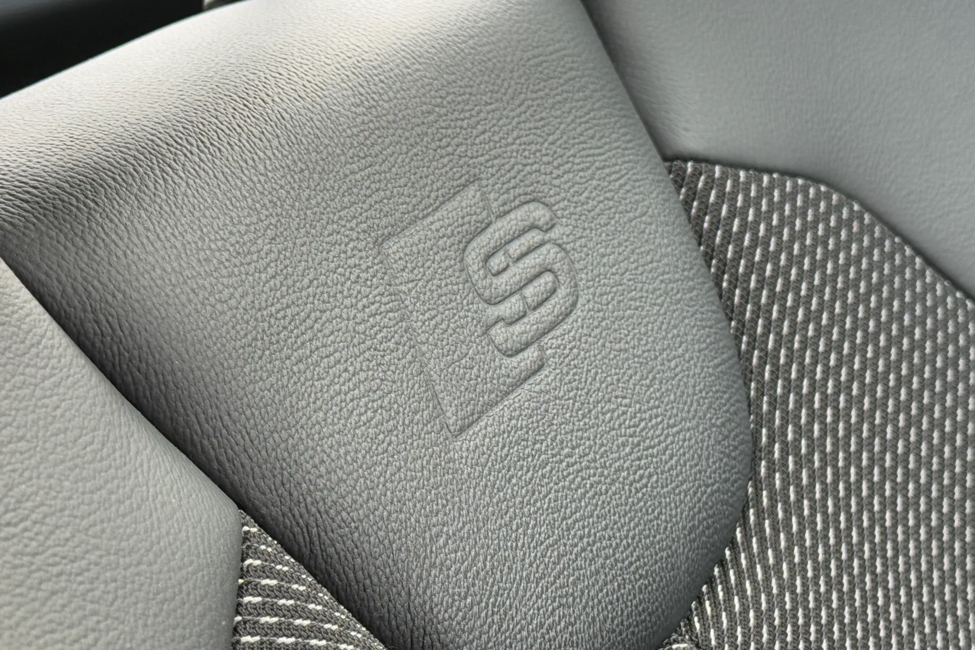 Audi Q2 thumbnail image number 33
