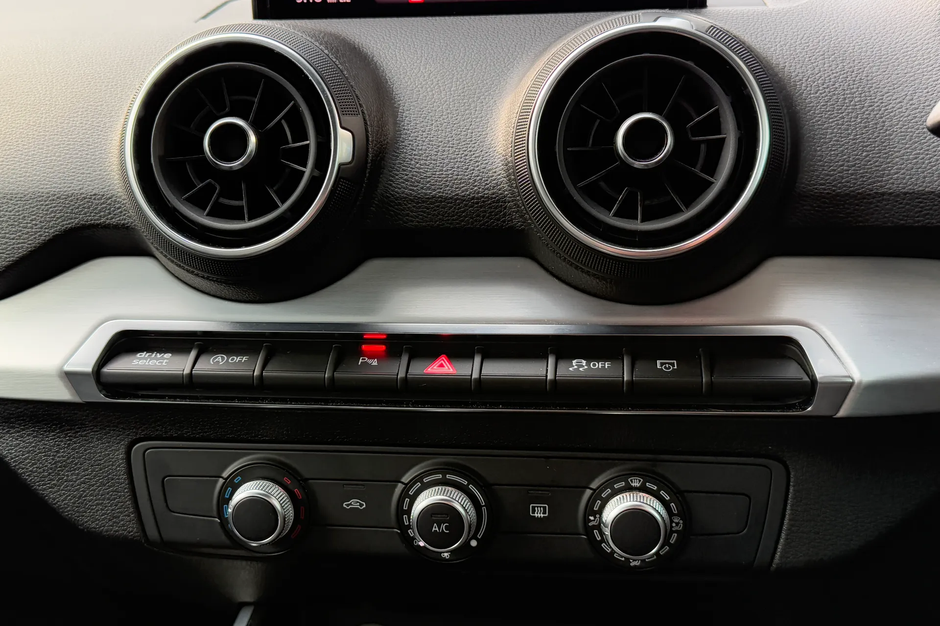 Audi Q2 thumbnail image number 27