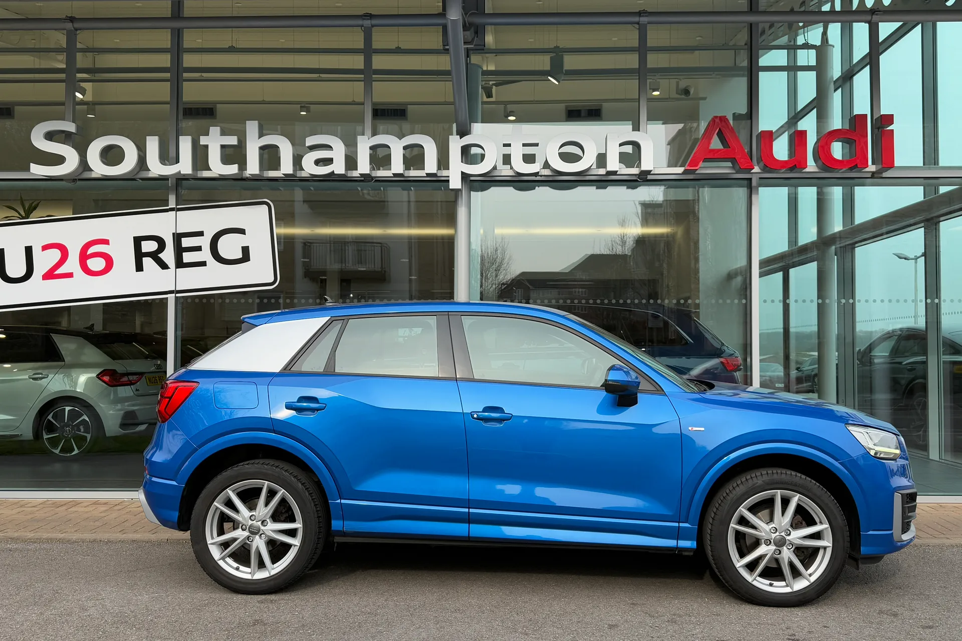 Audi Q2 thumbnail image number 2