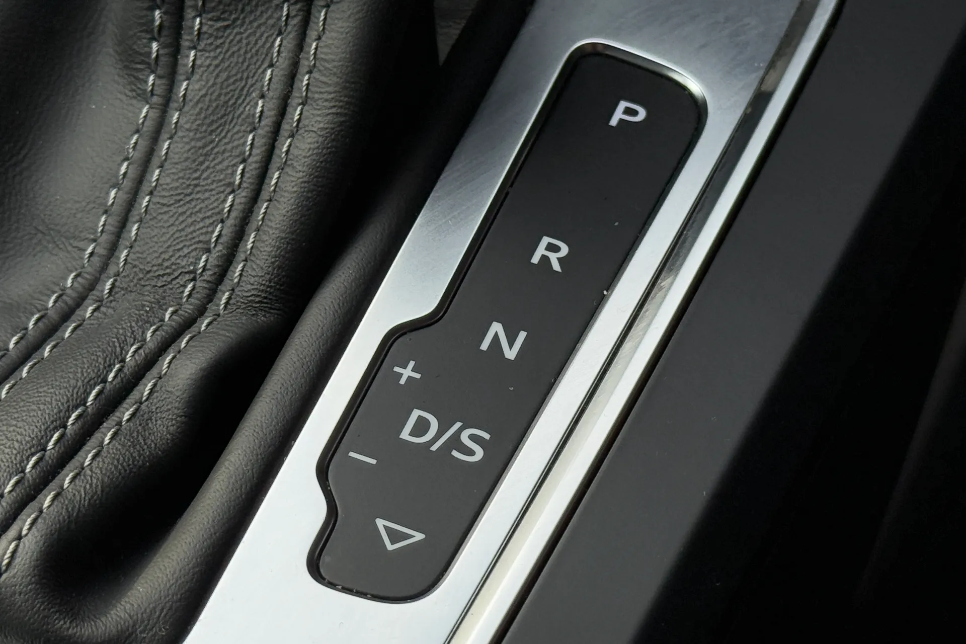 Audi Q2 thumbnail image number 23