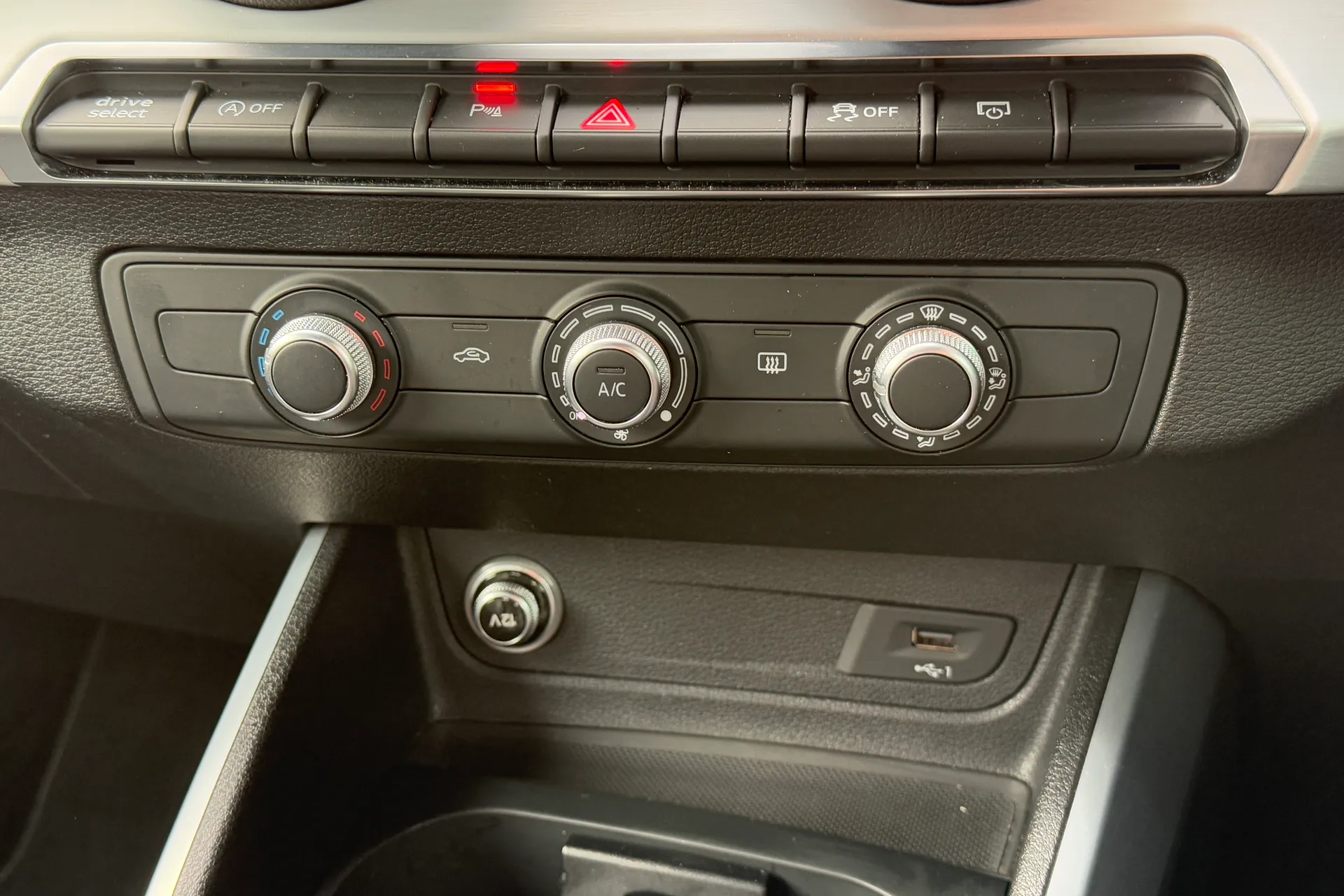Audi Q2 thumbnail image number 28
