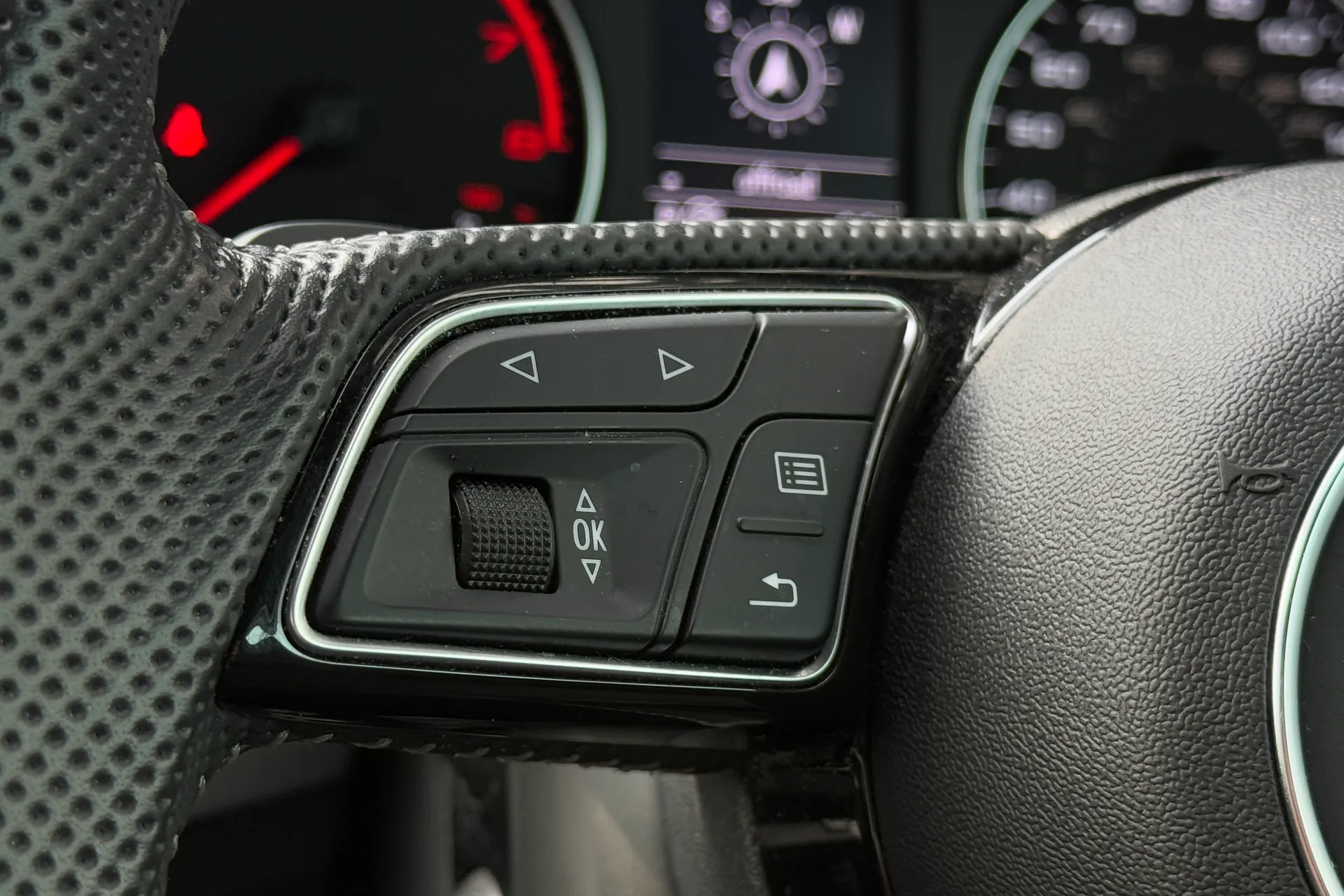 Audi Q2 thumbnail image number 15