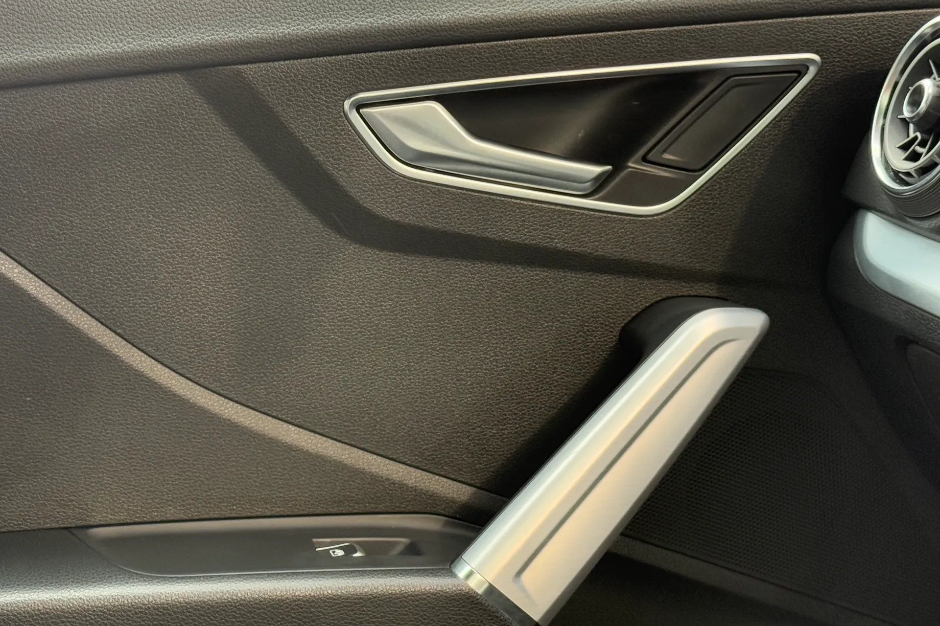 Audi Q2 thumbnail image number 32