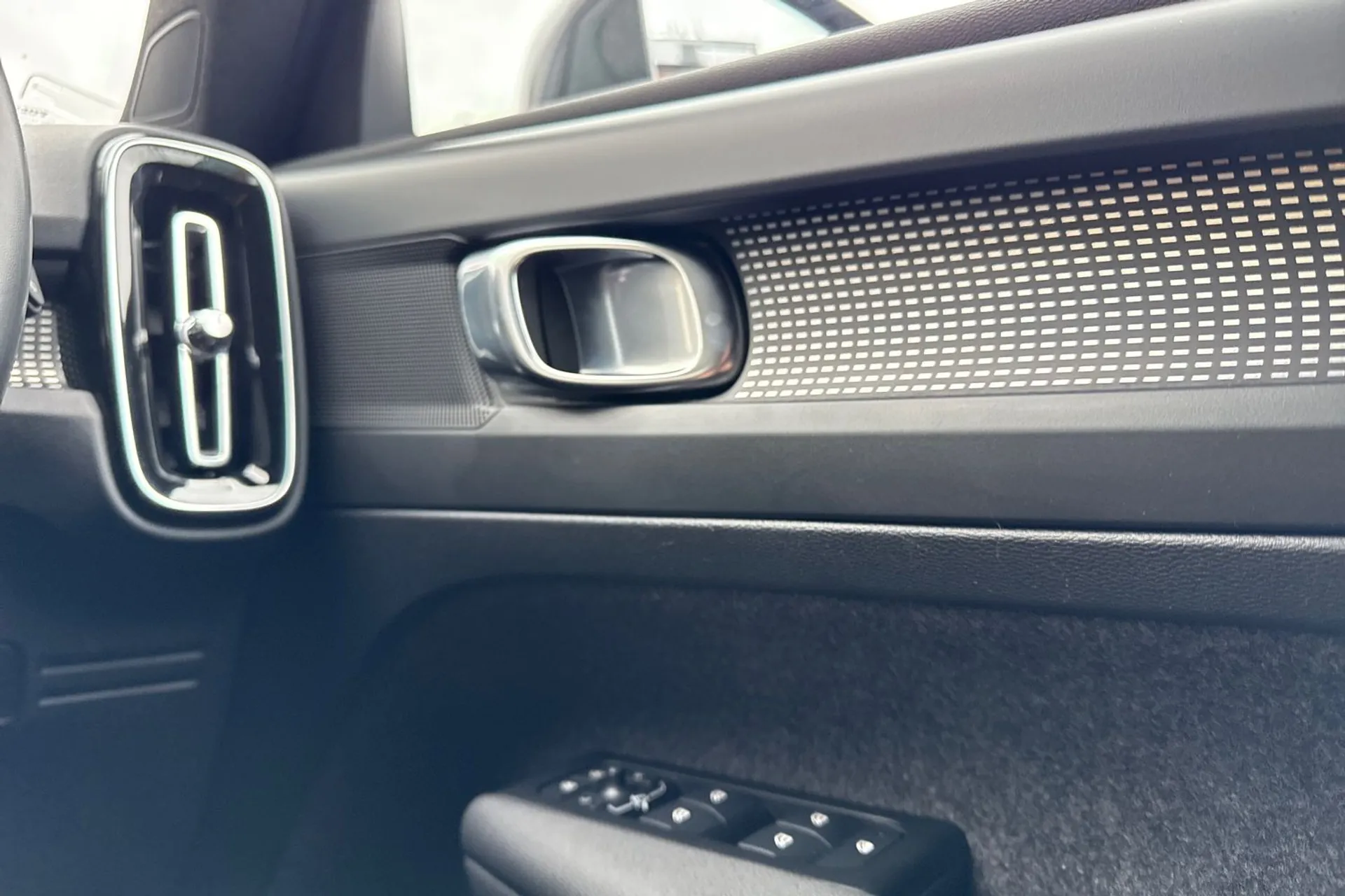 Volvo XC40 thumbnail image number 40