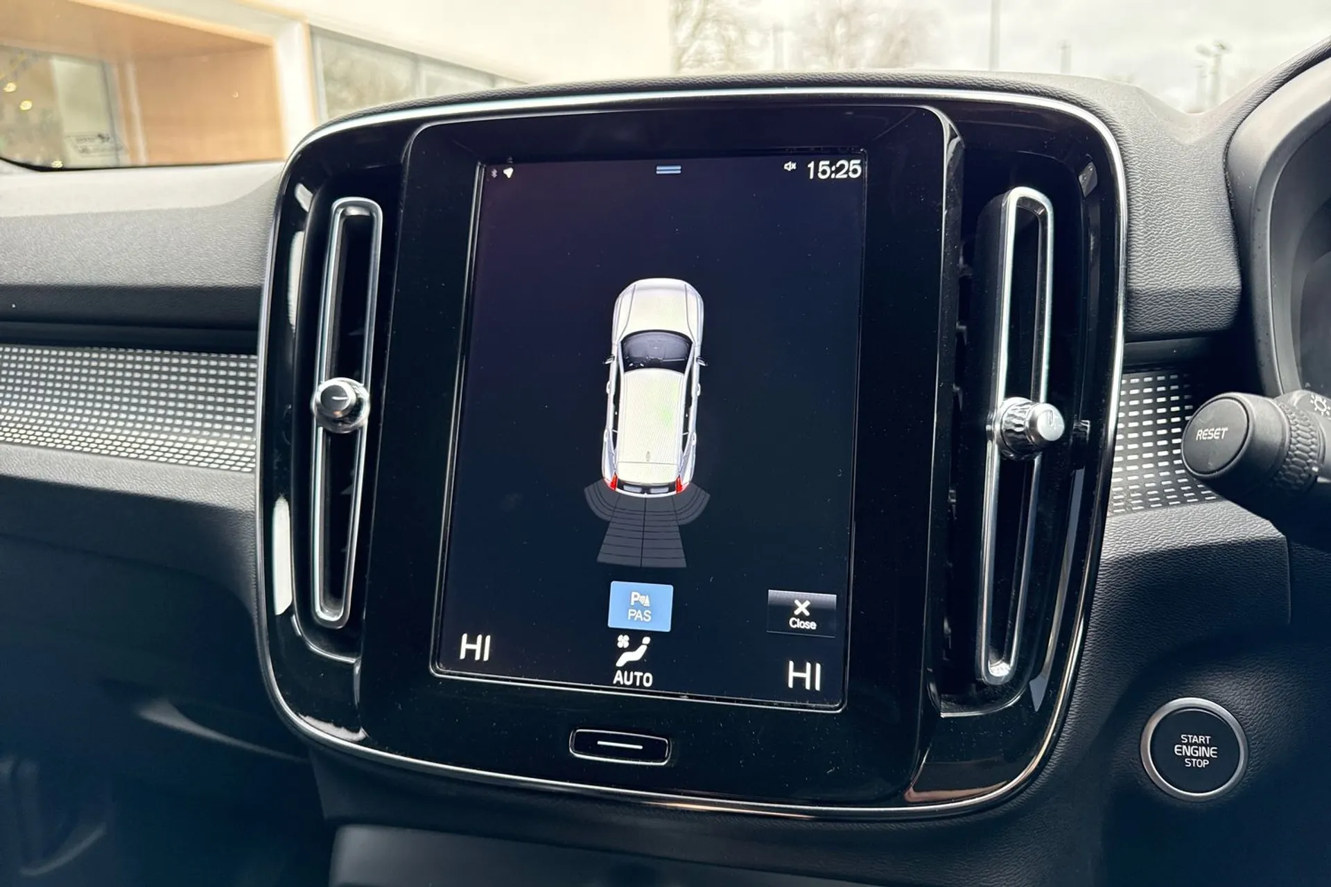 Volvo XC40 thumbnail image number 4