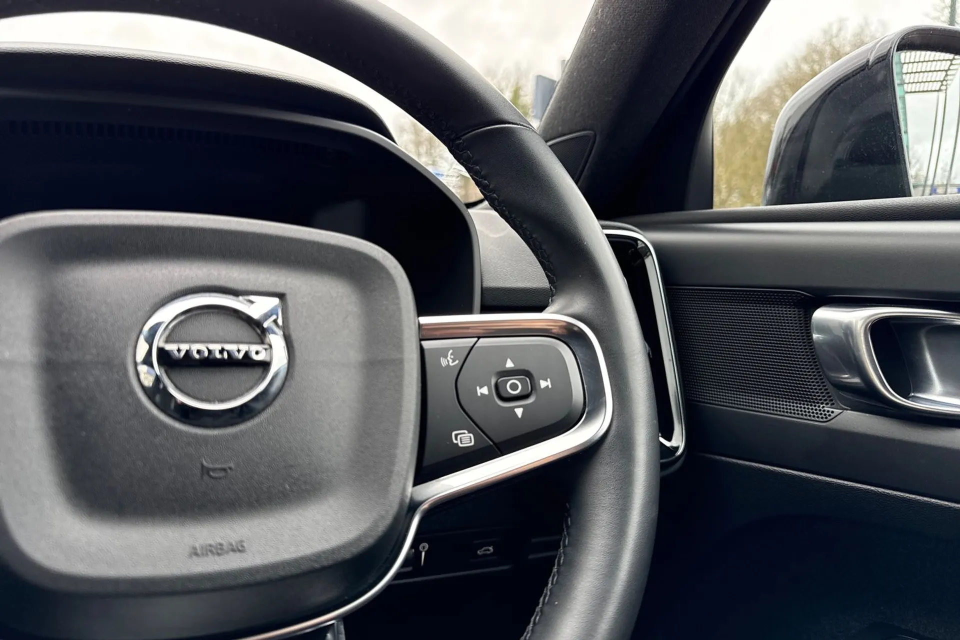 Volvo XC40 thumbnail image number 37