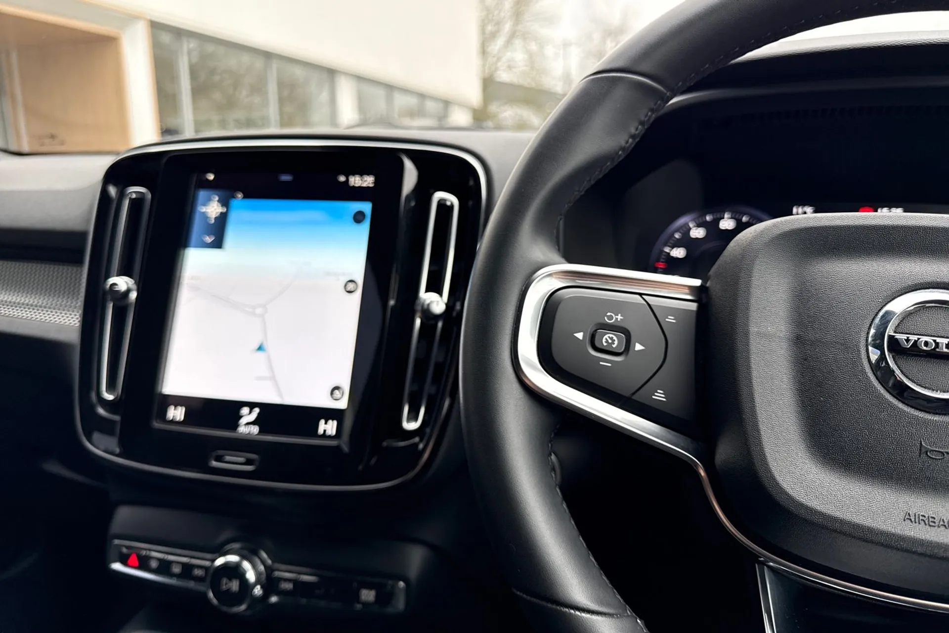 Volvo XC40 thumbnail image number 36