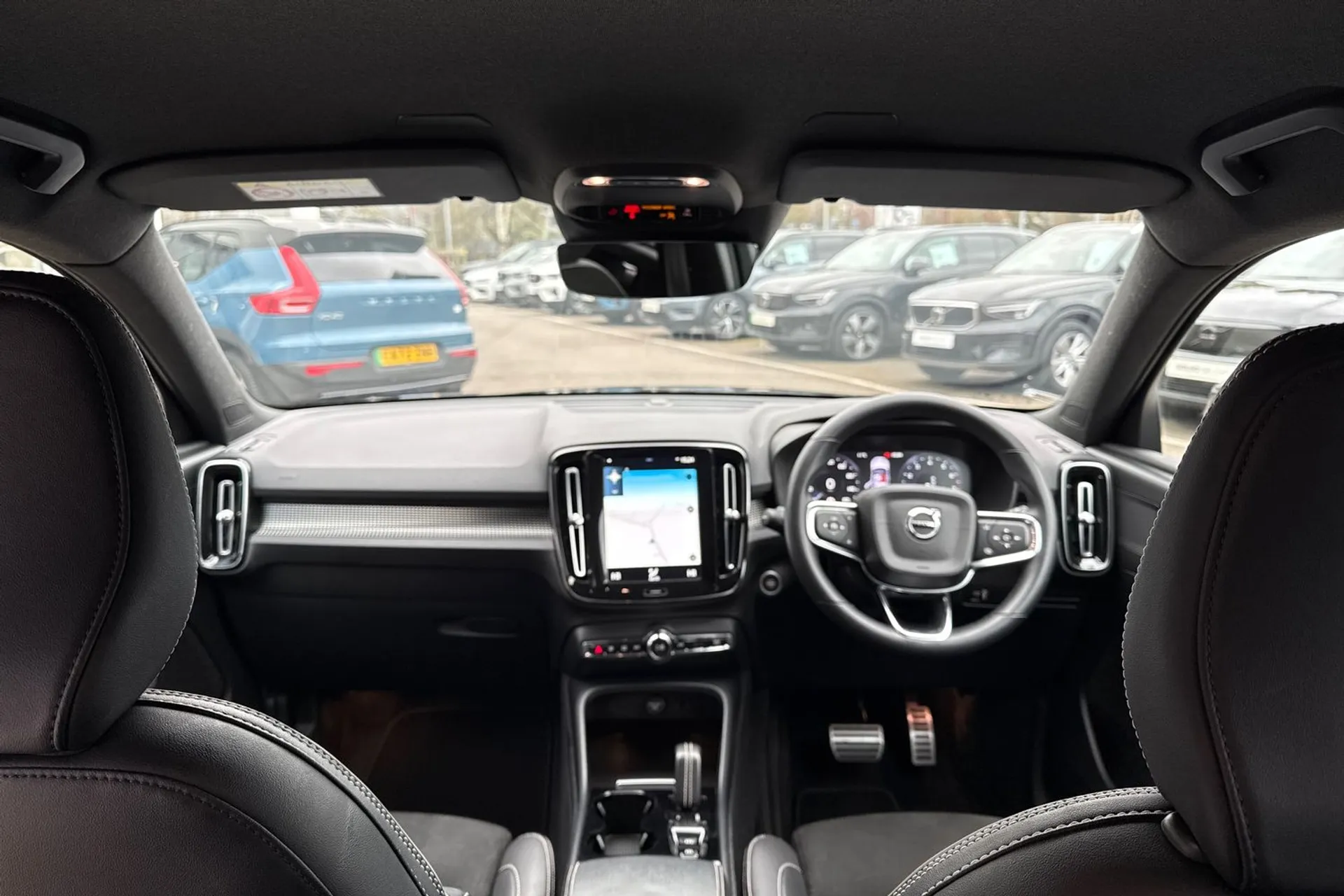 Volvo XC40 thumbnail image number 3