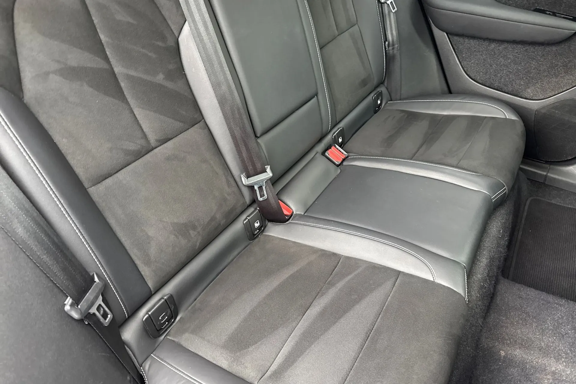 Volvo XC40 thumbnail image number 25