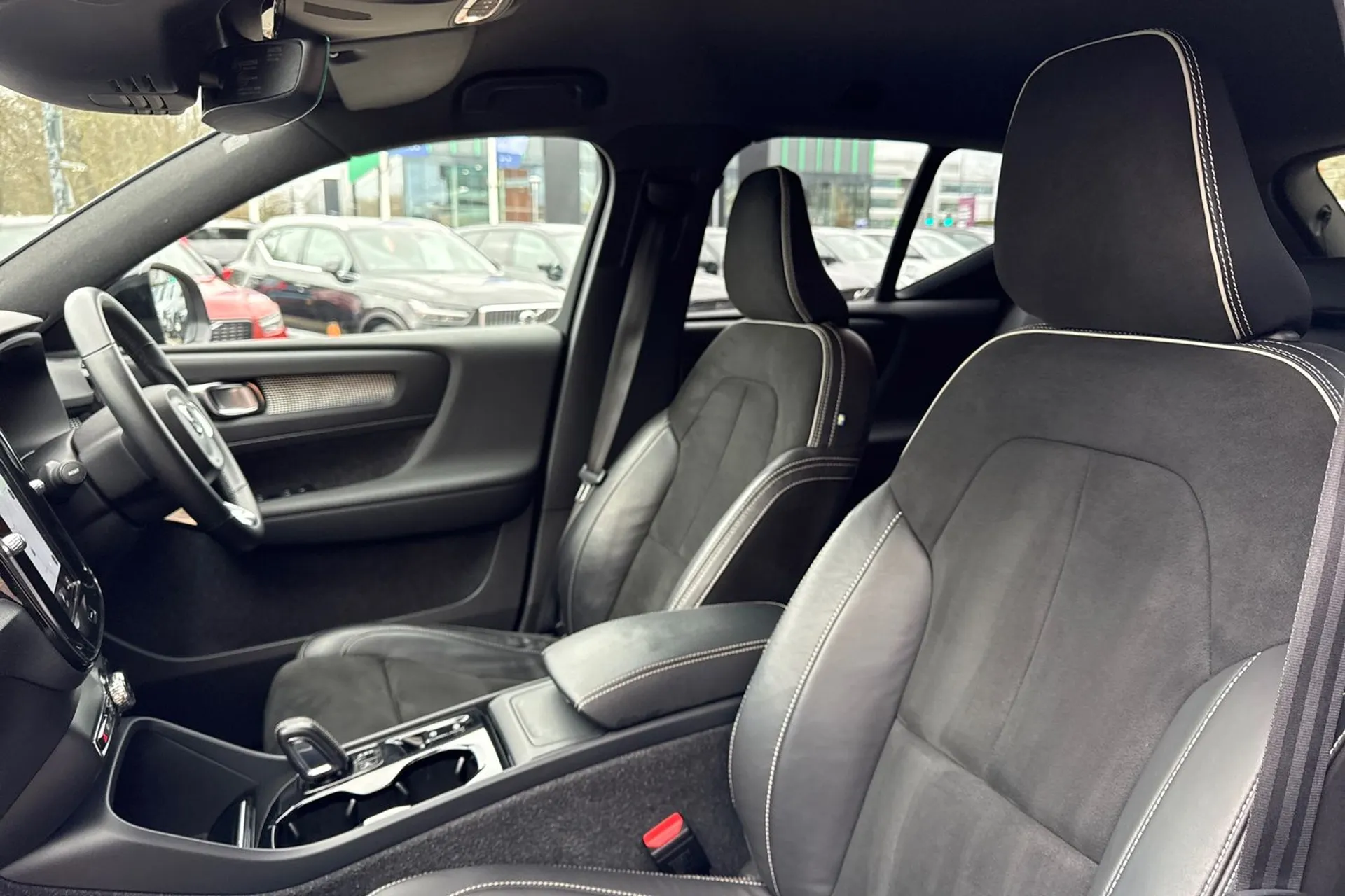 Volvo XC40 thumbnail image number 28