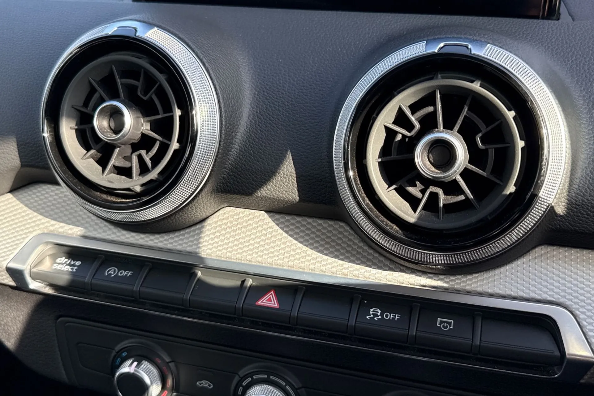 Audi Q2 thumbnail image number 17