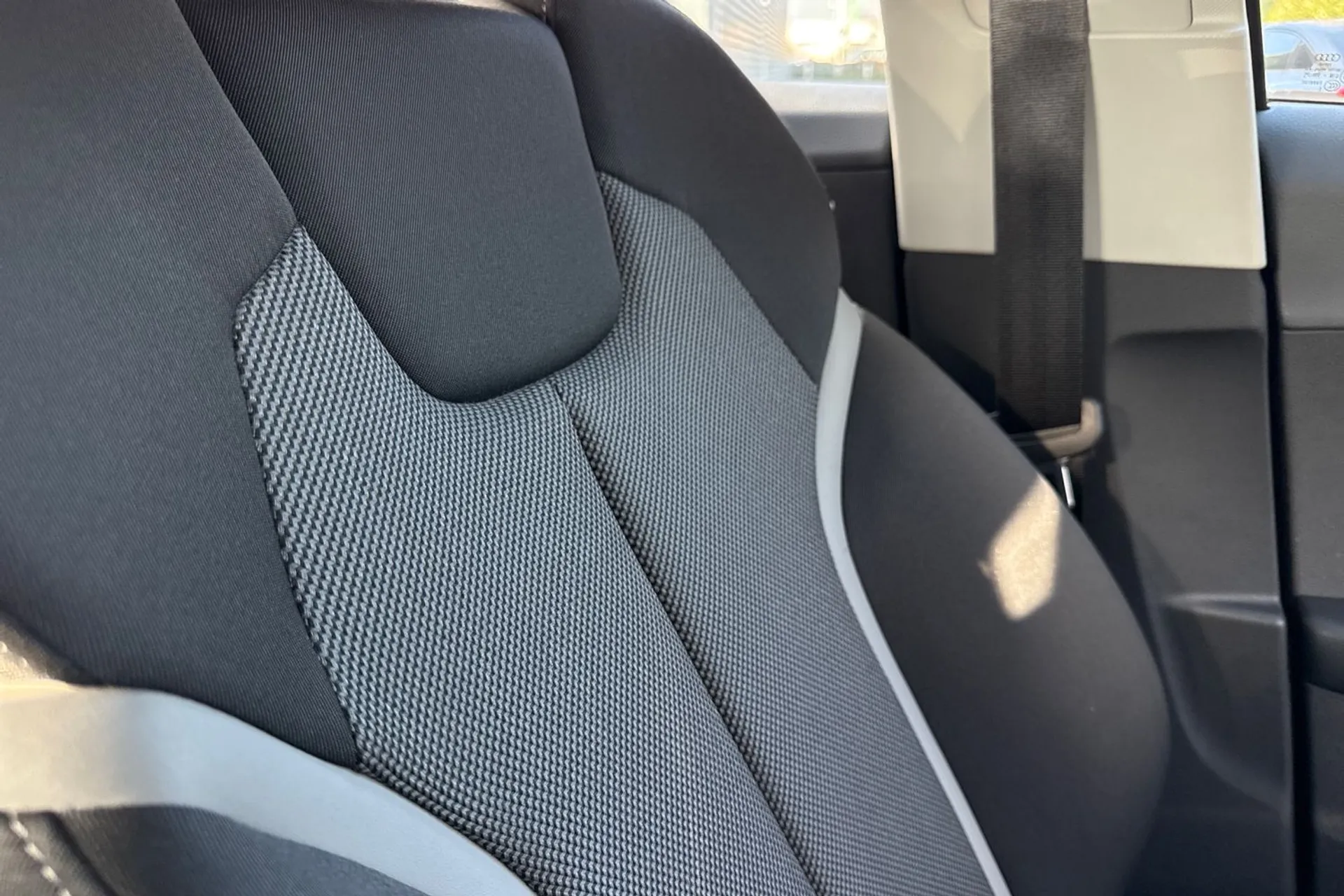 Audi Q2 thumbnail image number 28