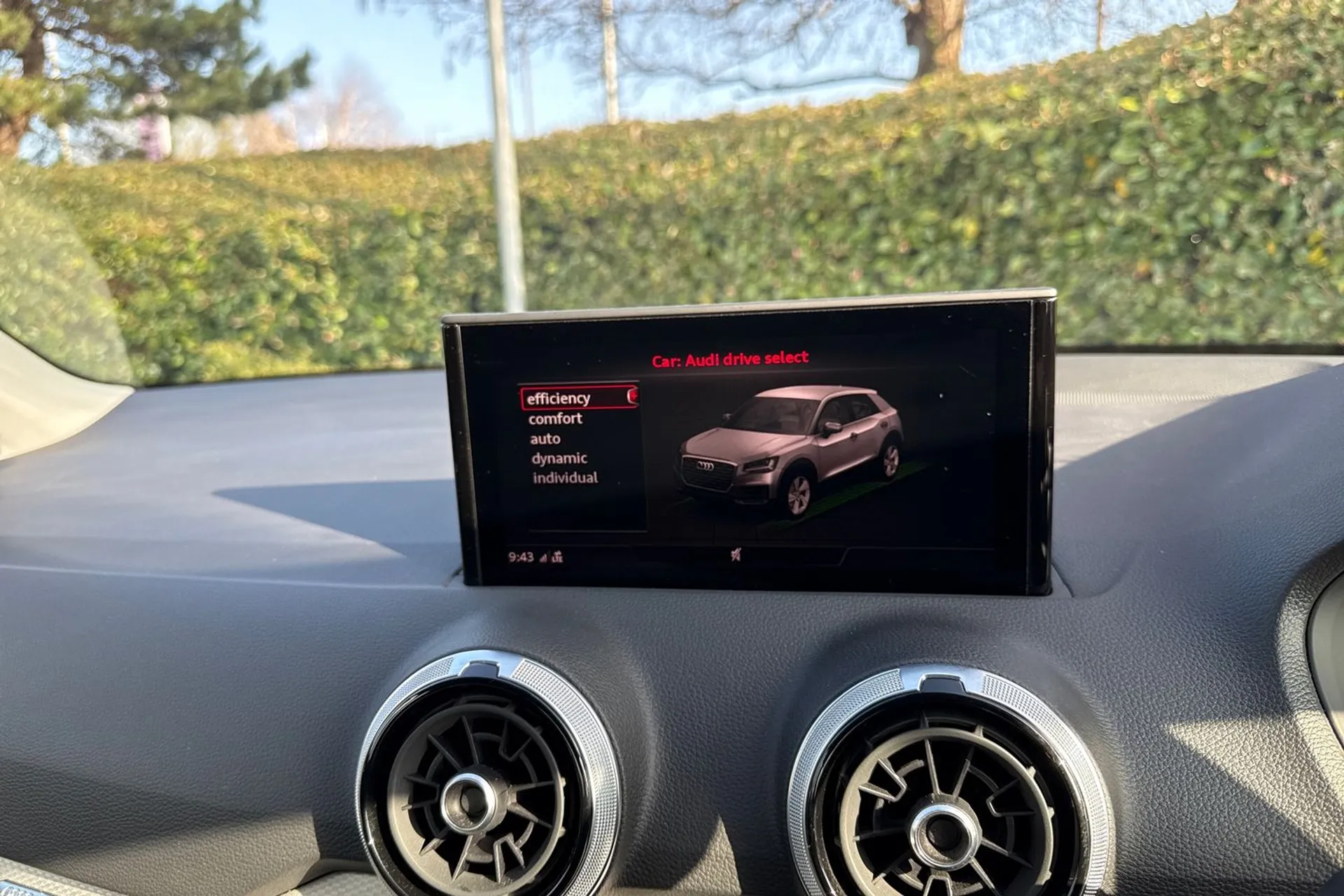 Audi Q2 thumbnail image number 18